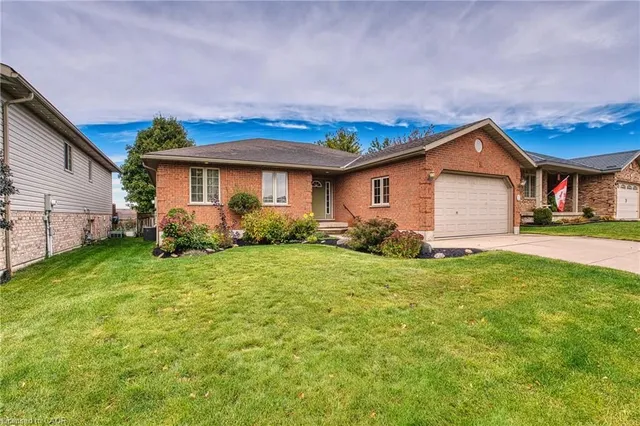 755 Wallace Ave, Listowel 4