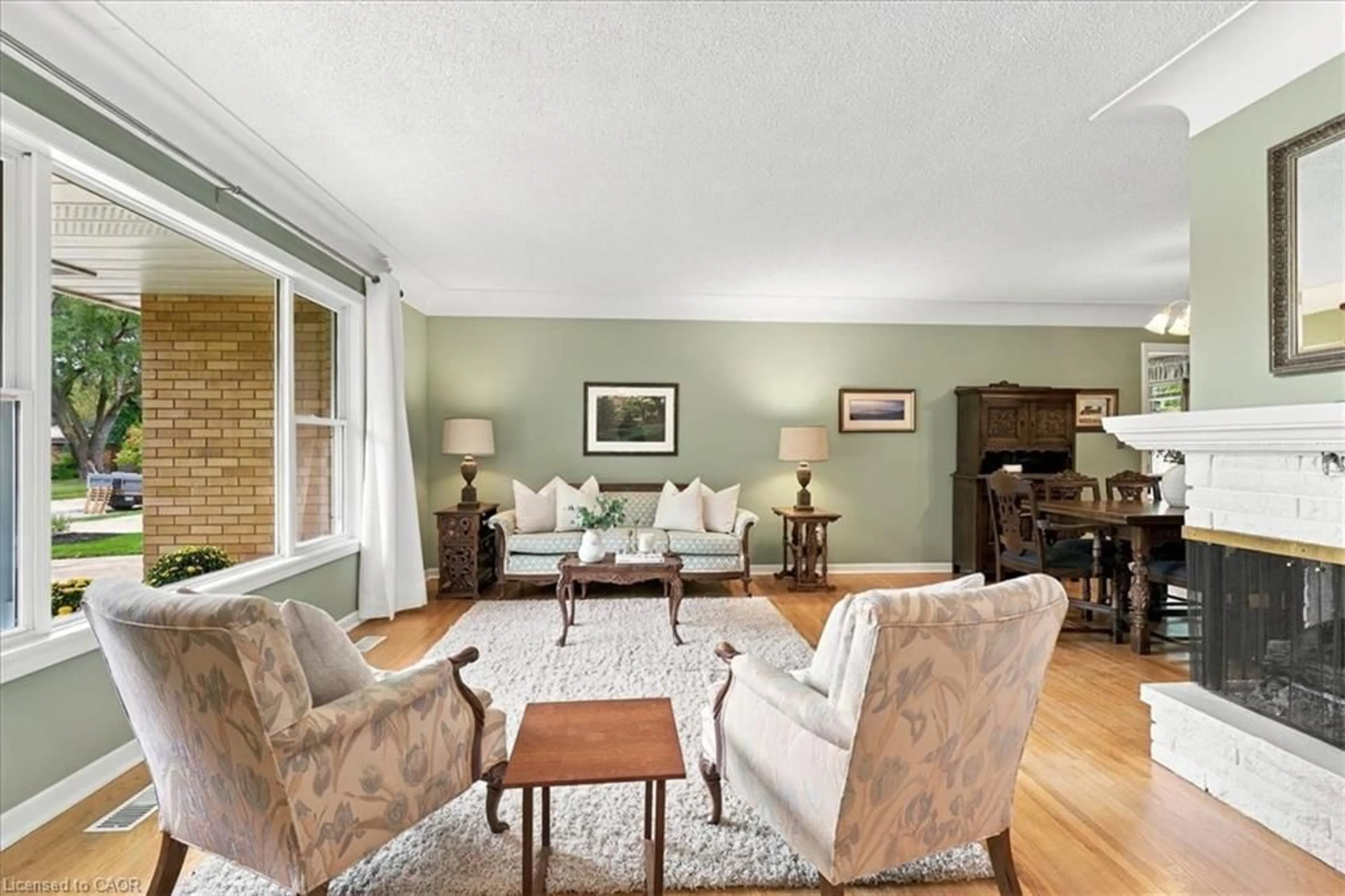 Living room with furniture, unknown for 381 Union Blvd, Kitchener Ontario N2M 2T3