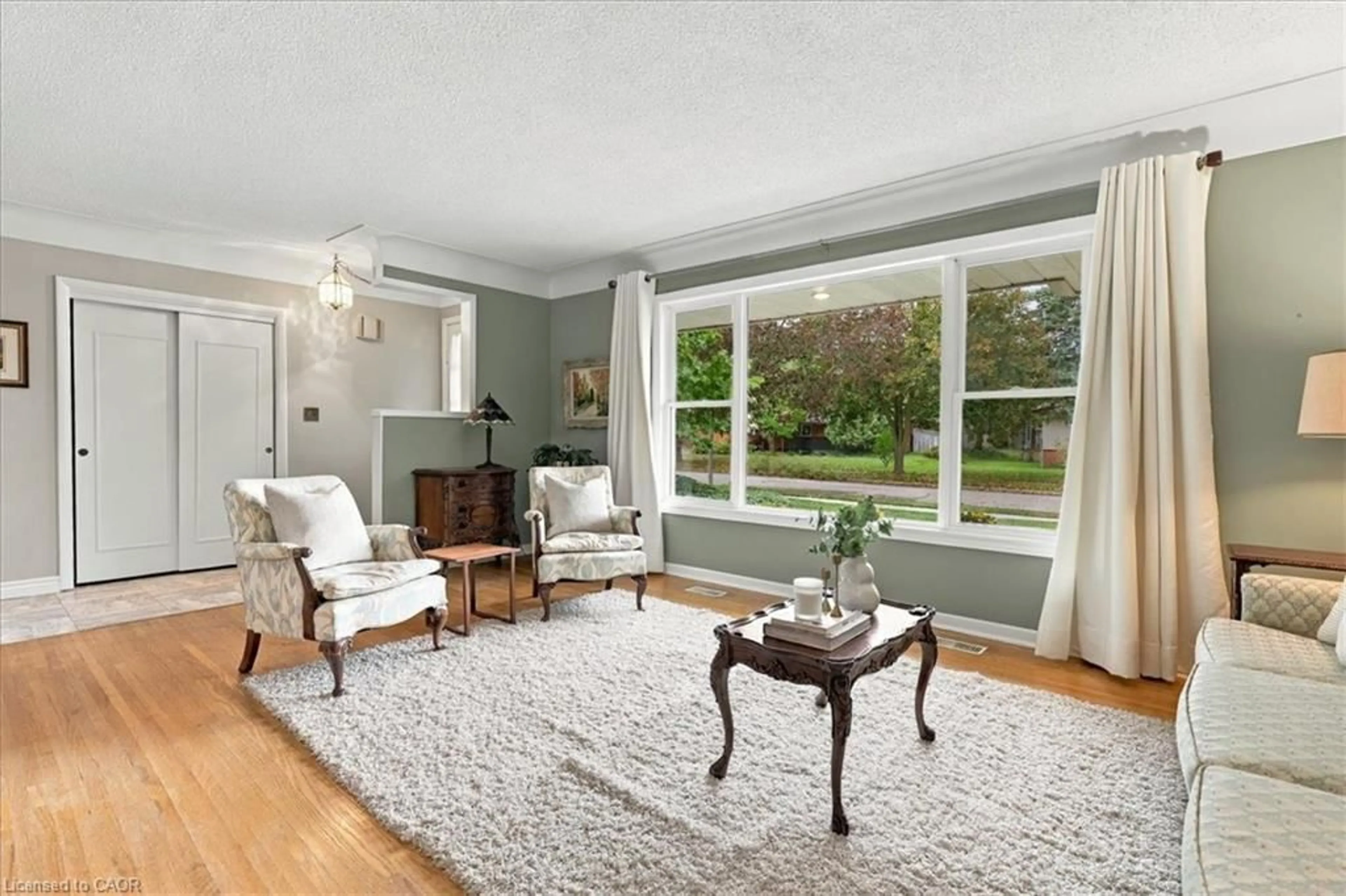 Living room with furniture, unknown for 381 Union Blvd, Kitchener Ontario N2M 2T3