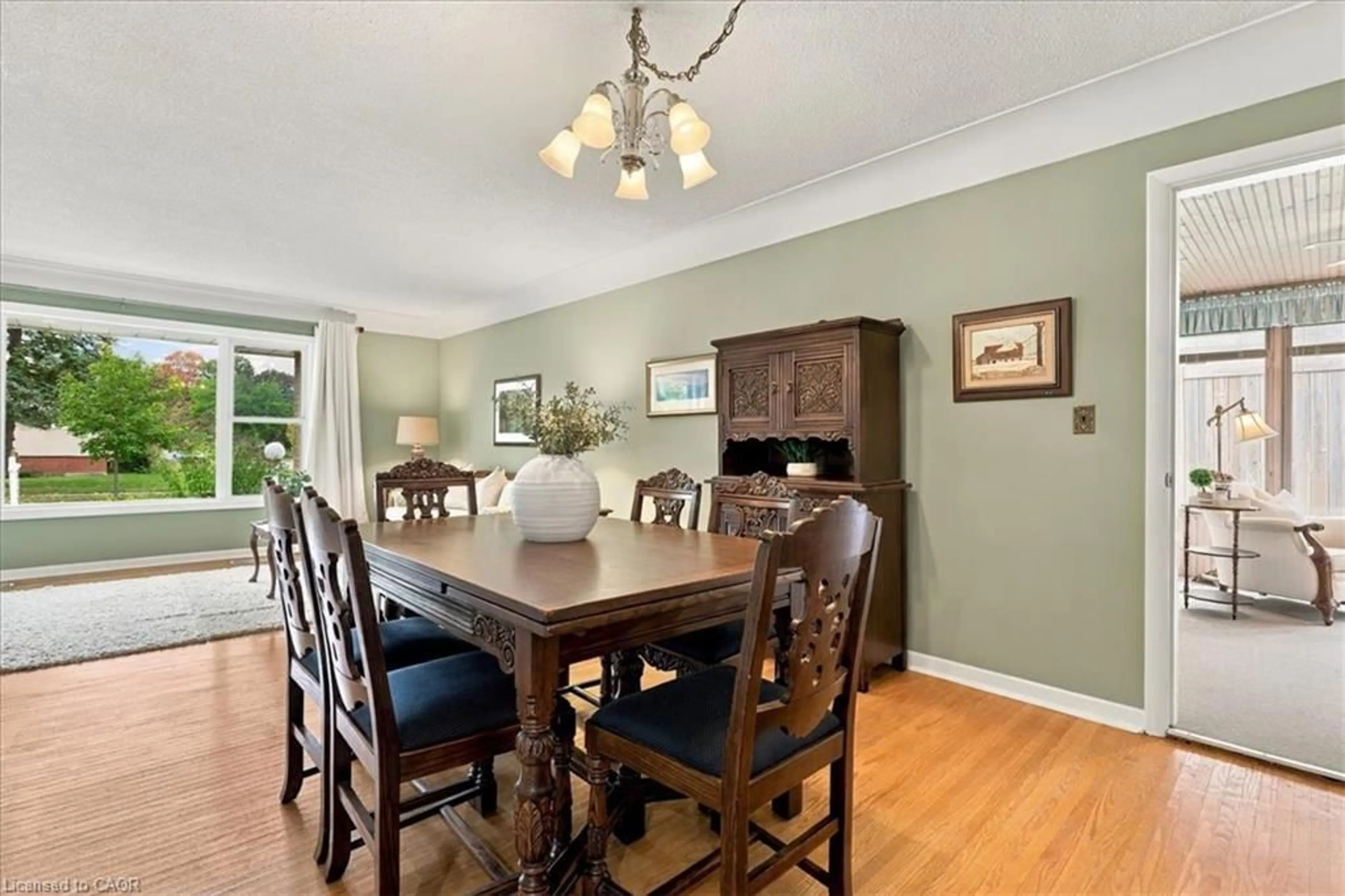 Dining room, wood/laminate floor for 381 Union Blvd, Kitchener Ontario N2M 2T3