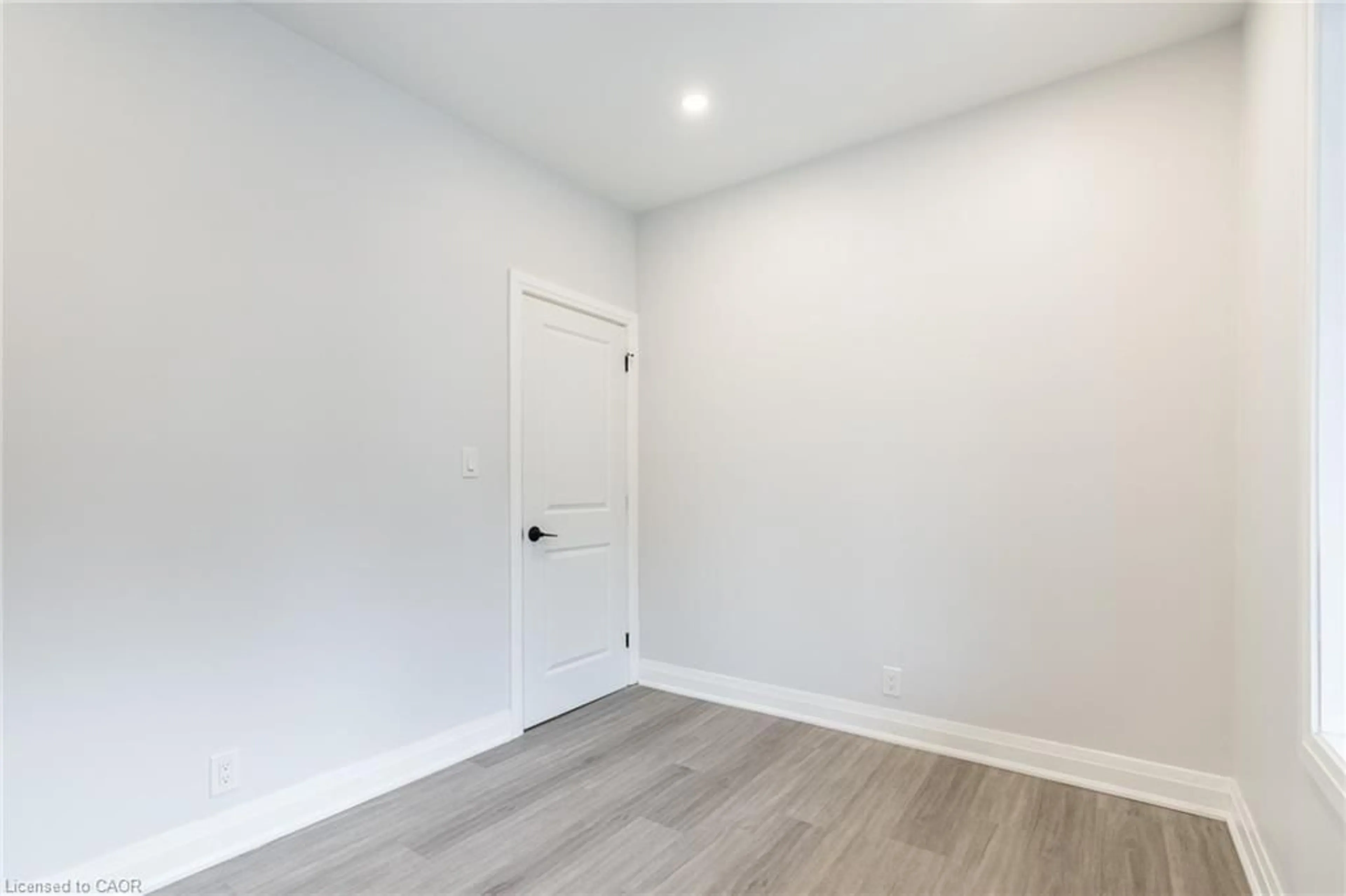 A pic of a room for 536 Cannon St, Hamilton Ontario L8L 2E9