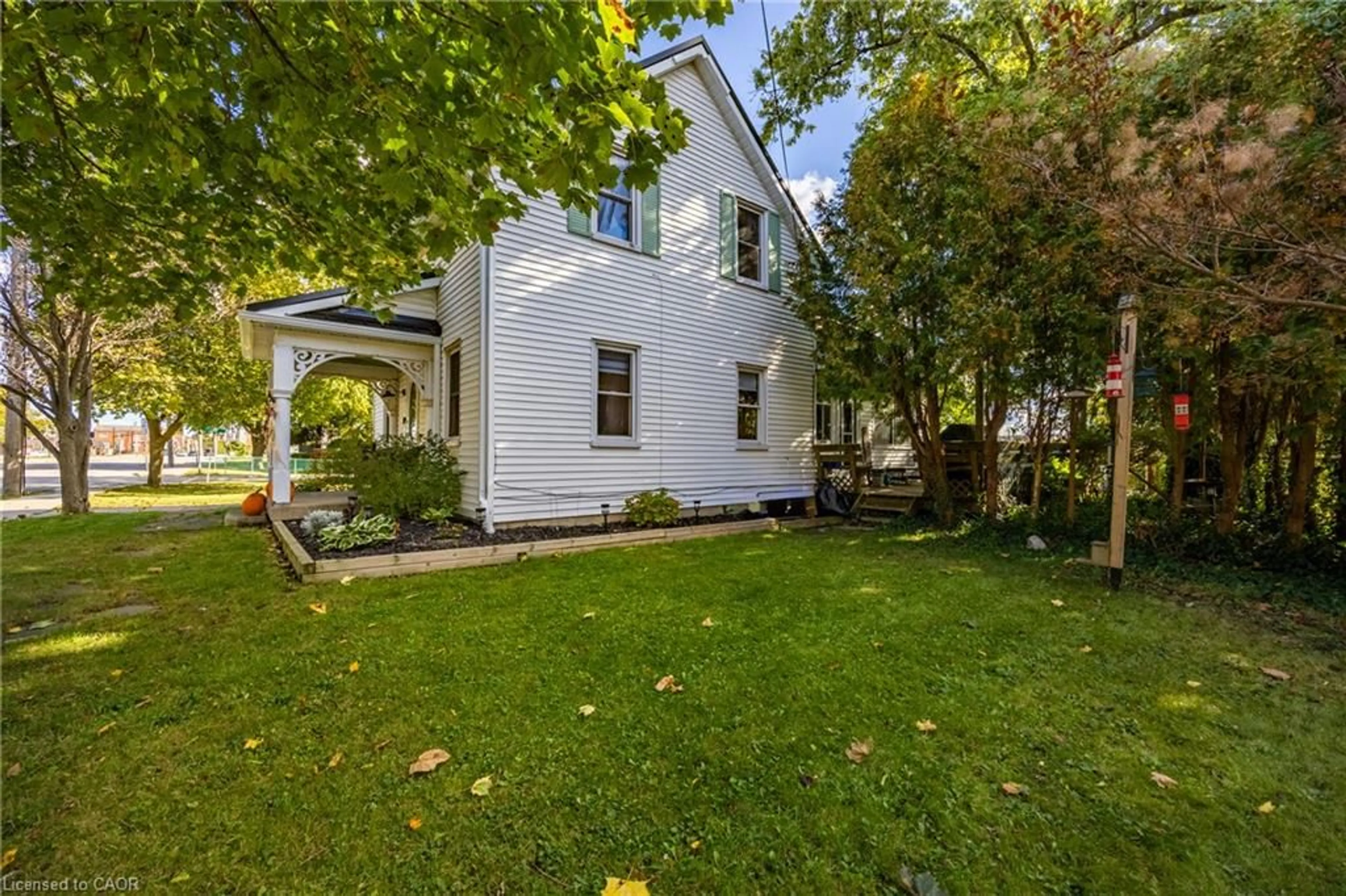 A pic from outside/outdoor area/front of a property/back of a property/a pic from drone, street for 2018 Main St, Jarvis Ontario N0A 1J0