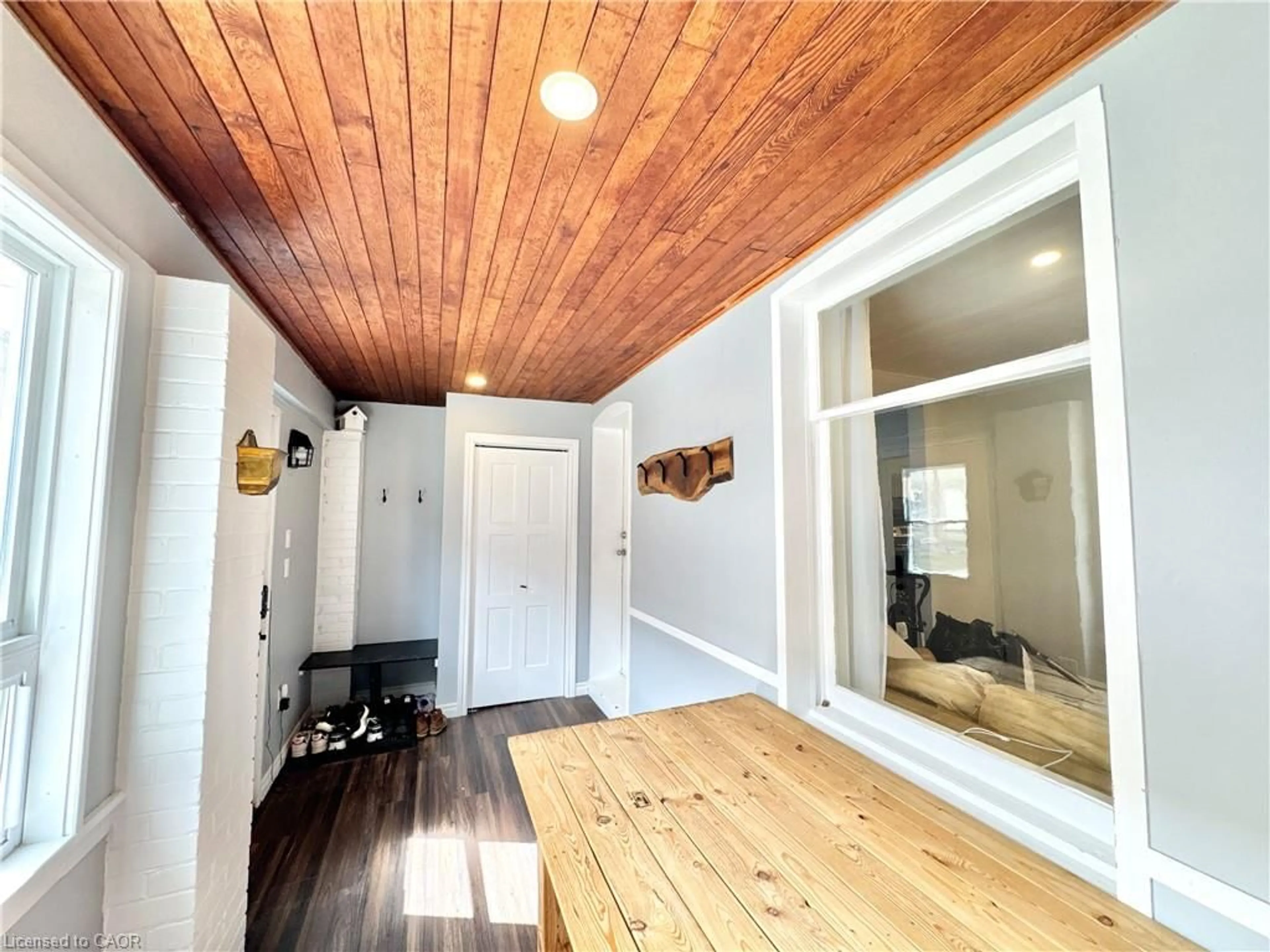 Indoor entryway for 280 Douro St, Stratford Ontario N5A 3S5