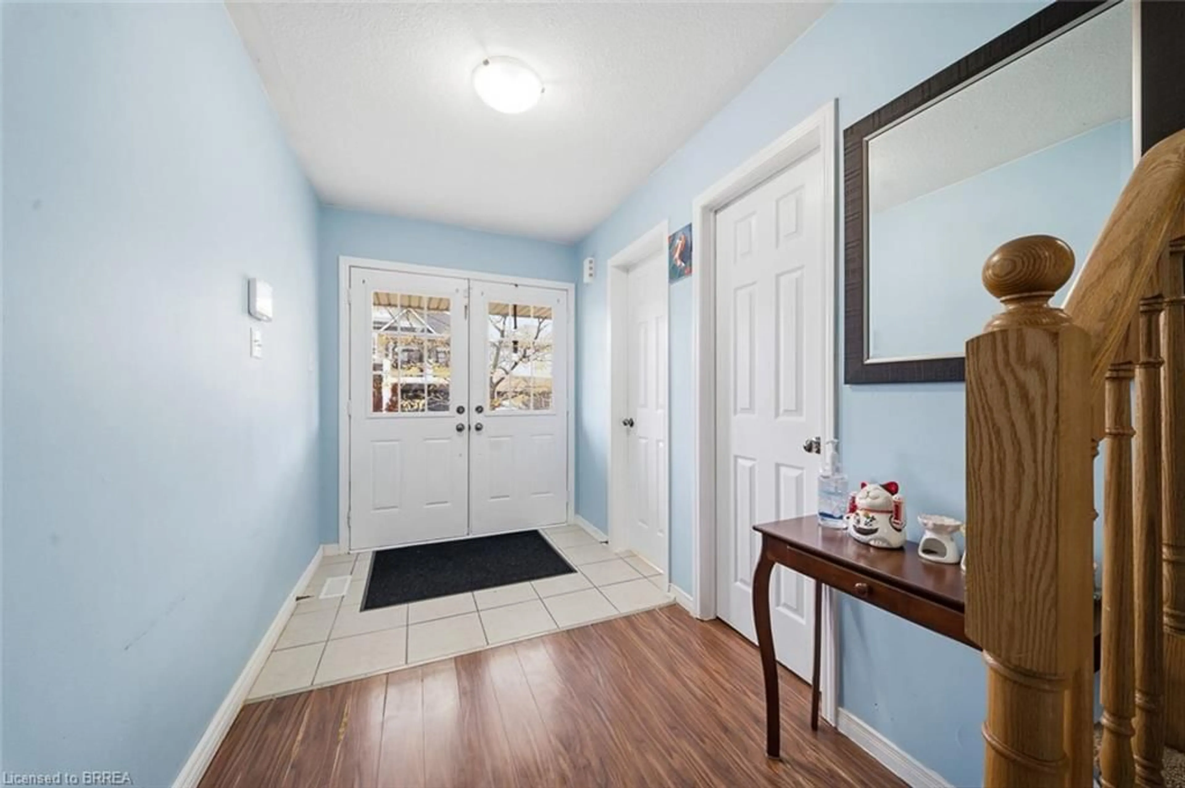 Indoor entryway for 4 English Lane, Brantford Ontario N3T 0H2