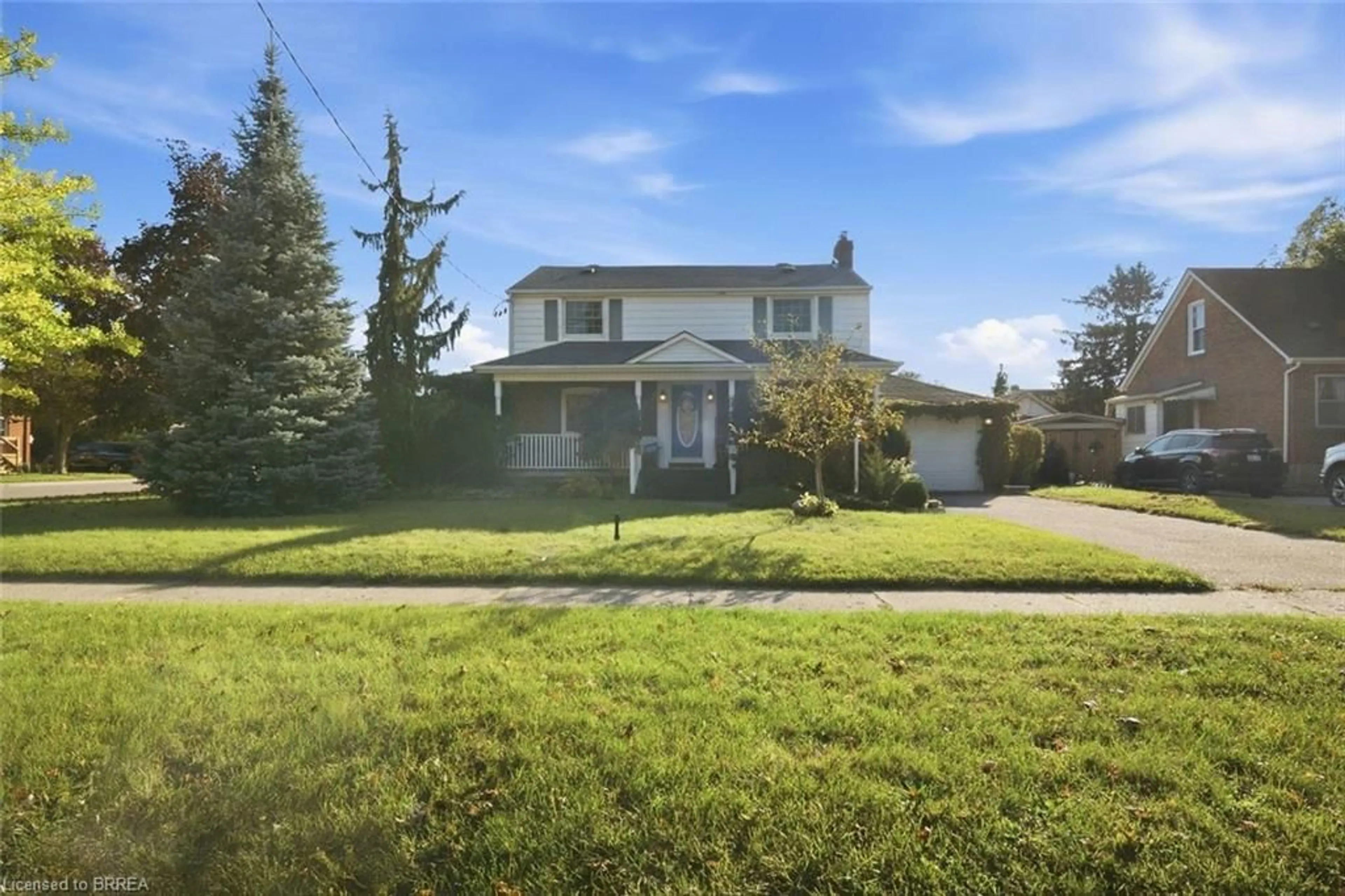 A pic from outside/outdoor area/front of a property/back of a property/a pic from drone, street for 144 St George St, Brantford Ontario N3R 1V8