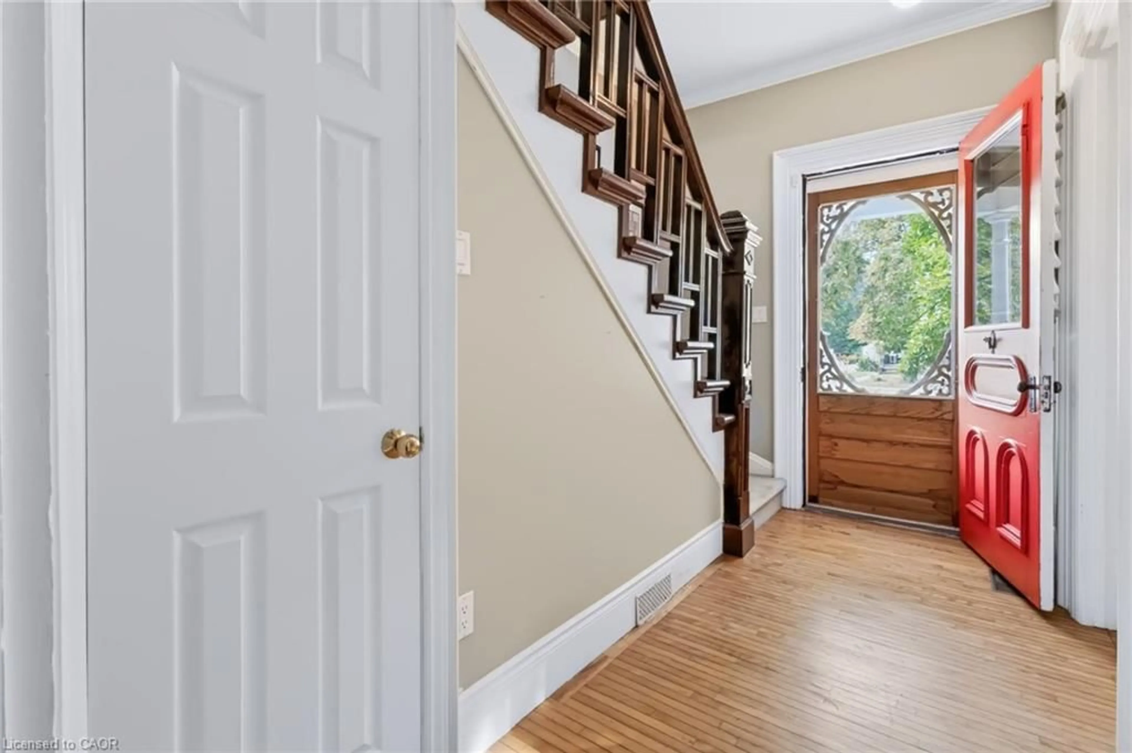 Indoor entryway for 4245 William St, Beamsville Ontario L0R 1B0
