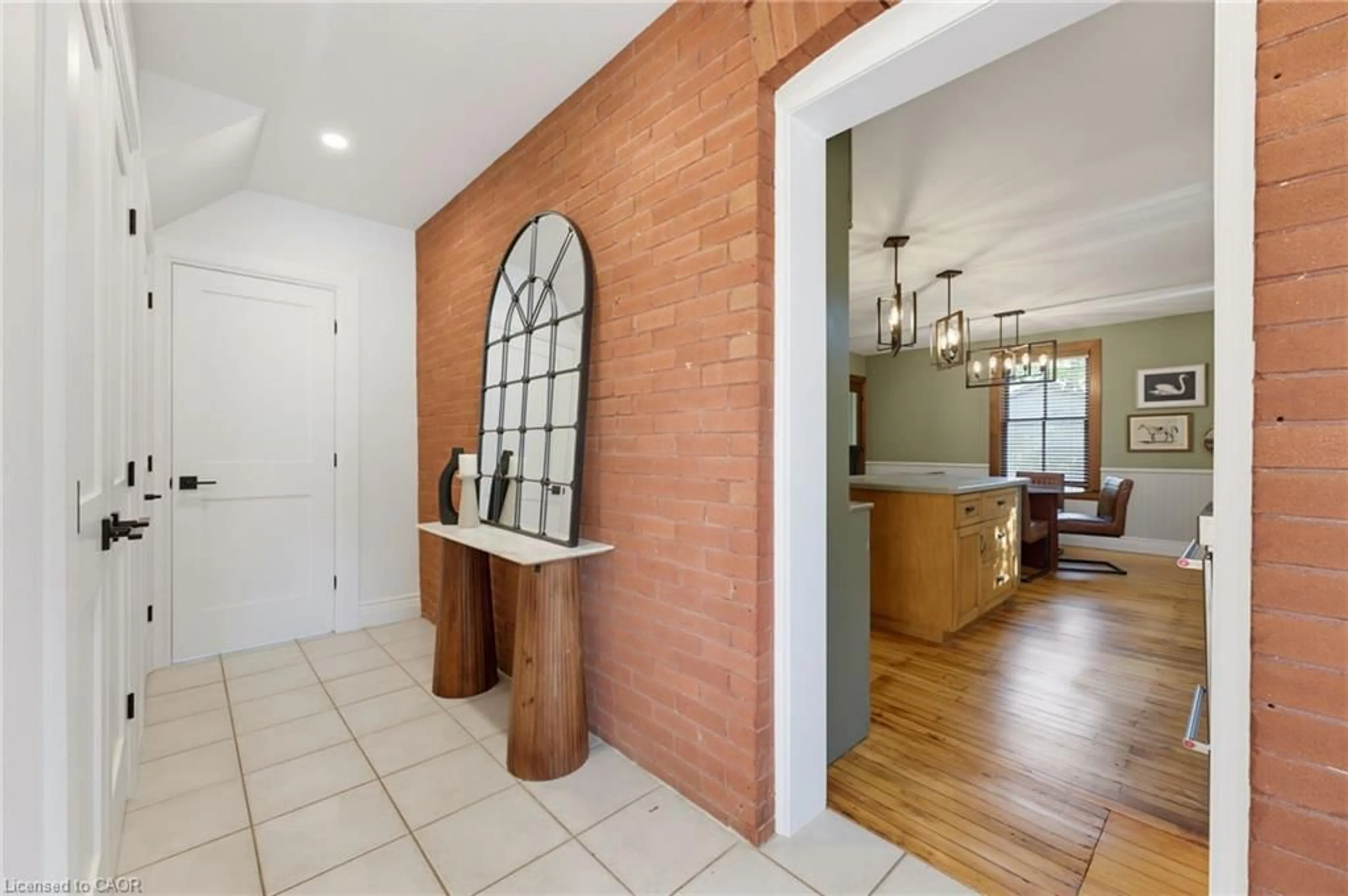 Indoor entryway for 212 8th Concession Rd, Carlisle Ontario L8B 1N7