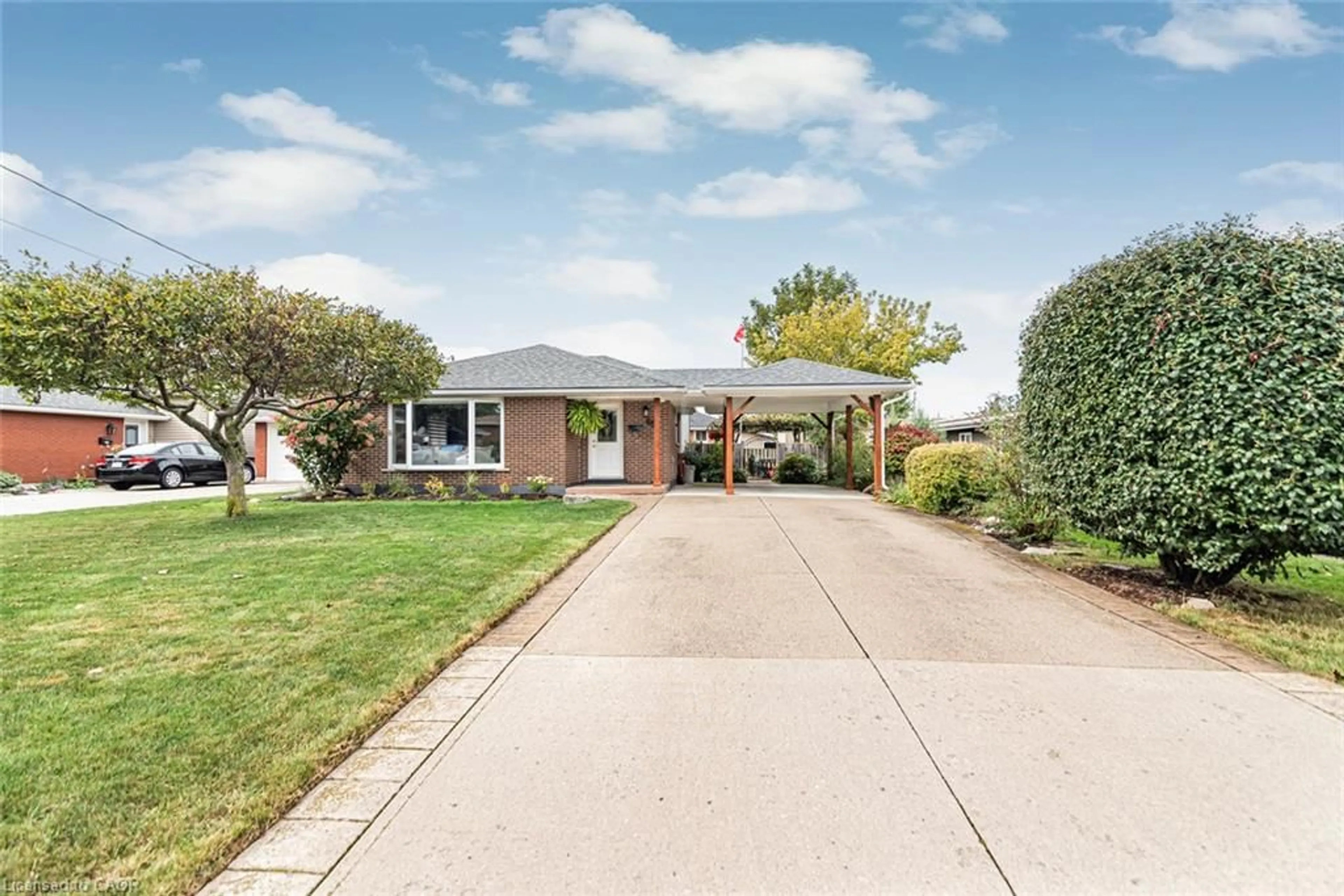 Home with brick exterior material, street for 48 Diana Ave, Grimsby Ontario L3M 3R6