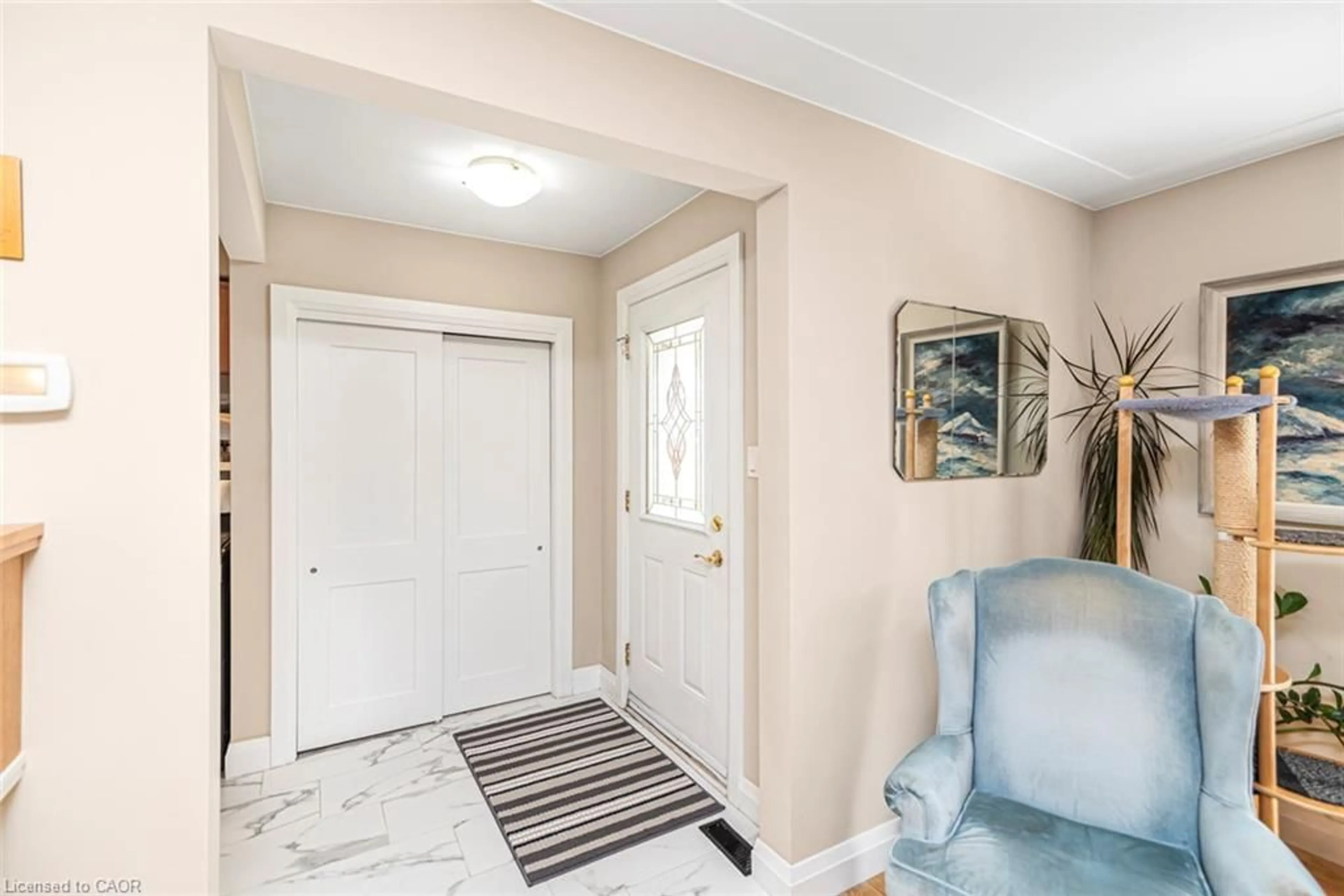 Indoor entryway for 48 Diana Ave, Grimsby Ontario L3M 3R6