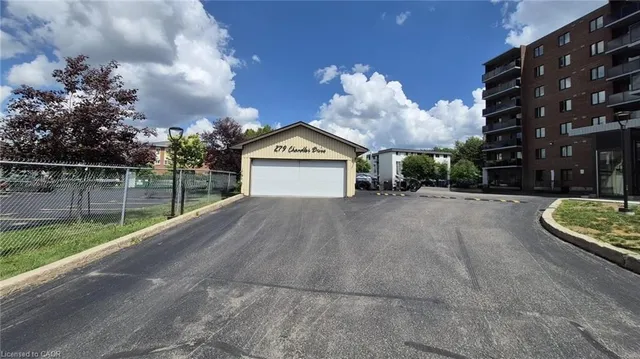 279 Chandler Dr #706, Kitchener 3