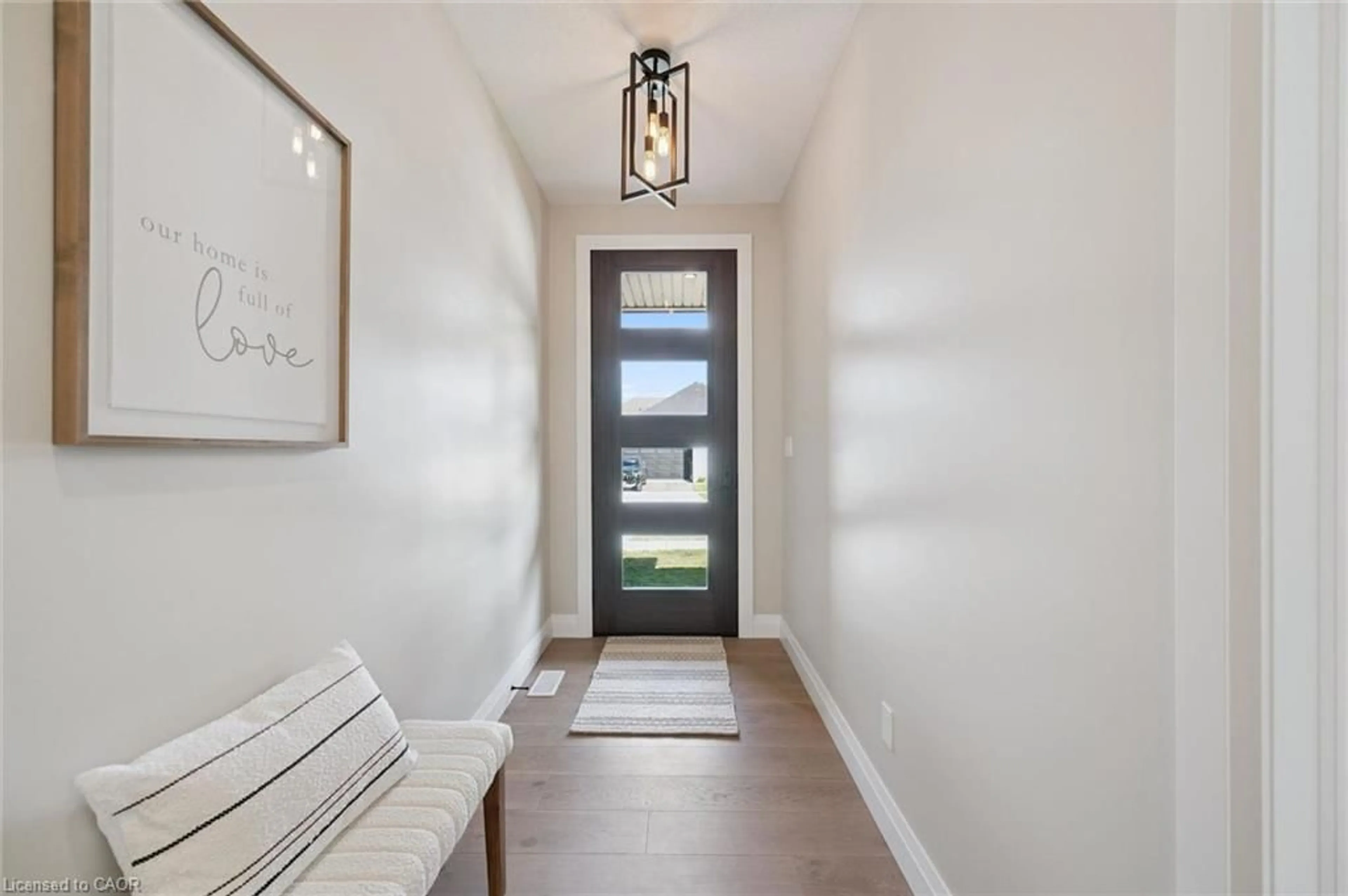 Indoor entryway for 79 South Parkwood Blvd, Elmira Ontario N3B 0C8
