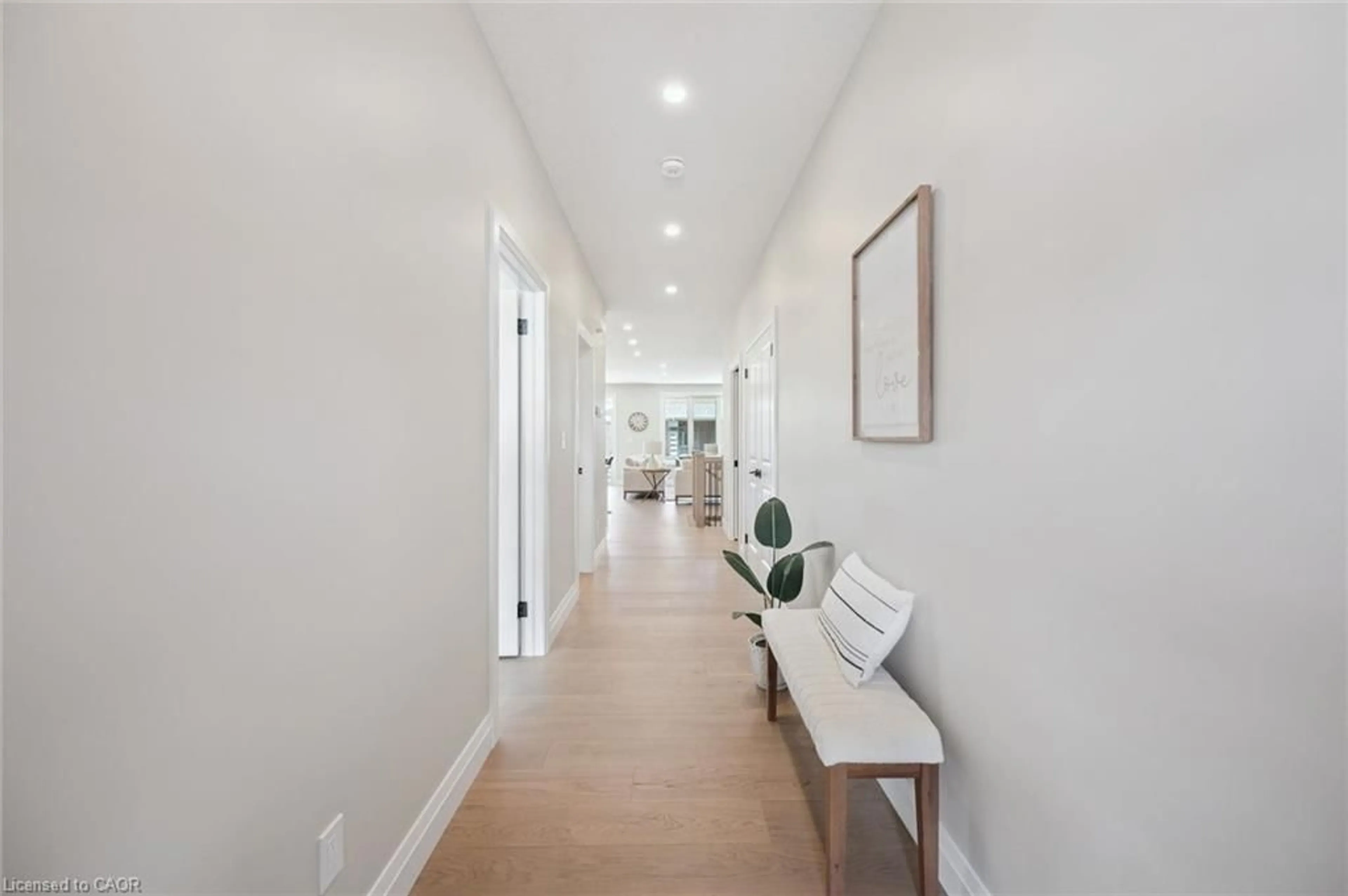 Indoor foyer for 79 South Parkwood Blvd, Elmira Ontario N3B 0C8