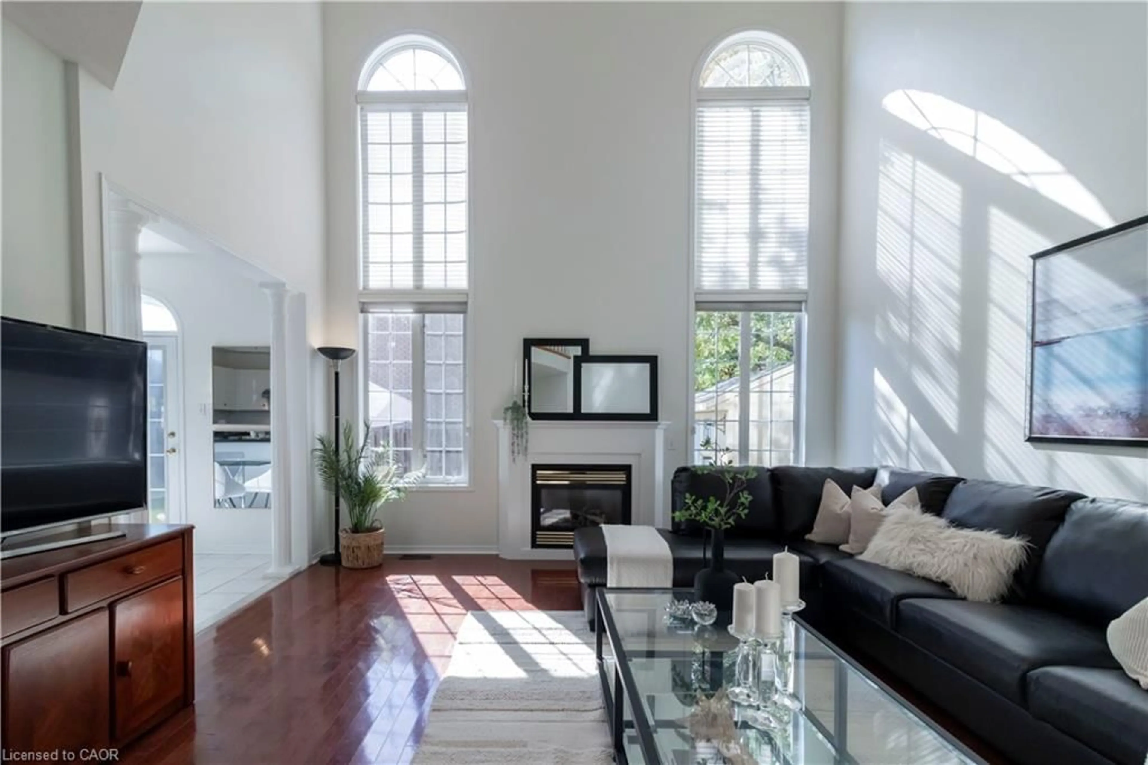 Living room with furniture, unknown for 5482 Churchill Meadows Blvd, Mississauga Ontario L5M 6N6