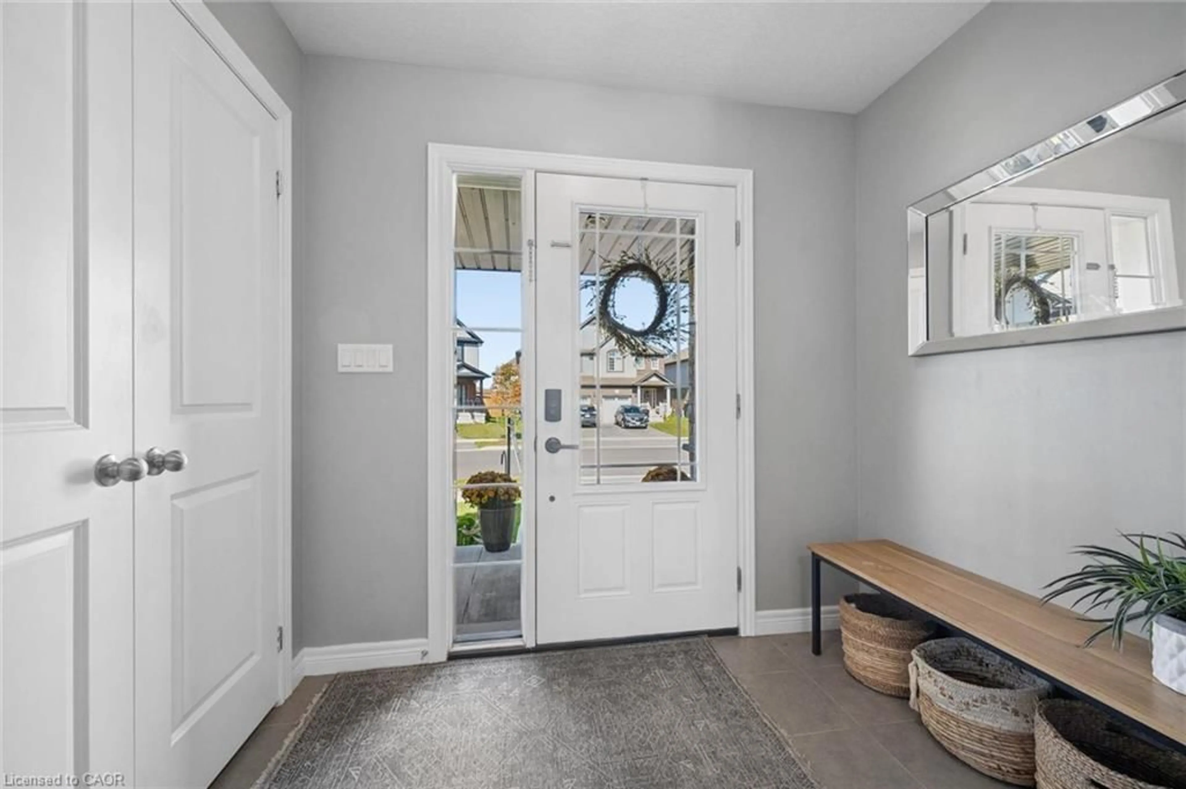 Indoor entryway for 75 Isaac St, Elmira Ontario N3B 1N3