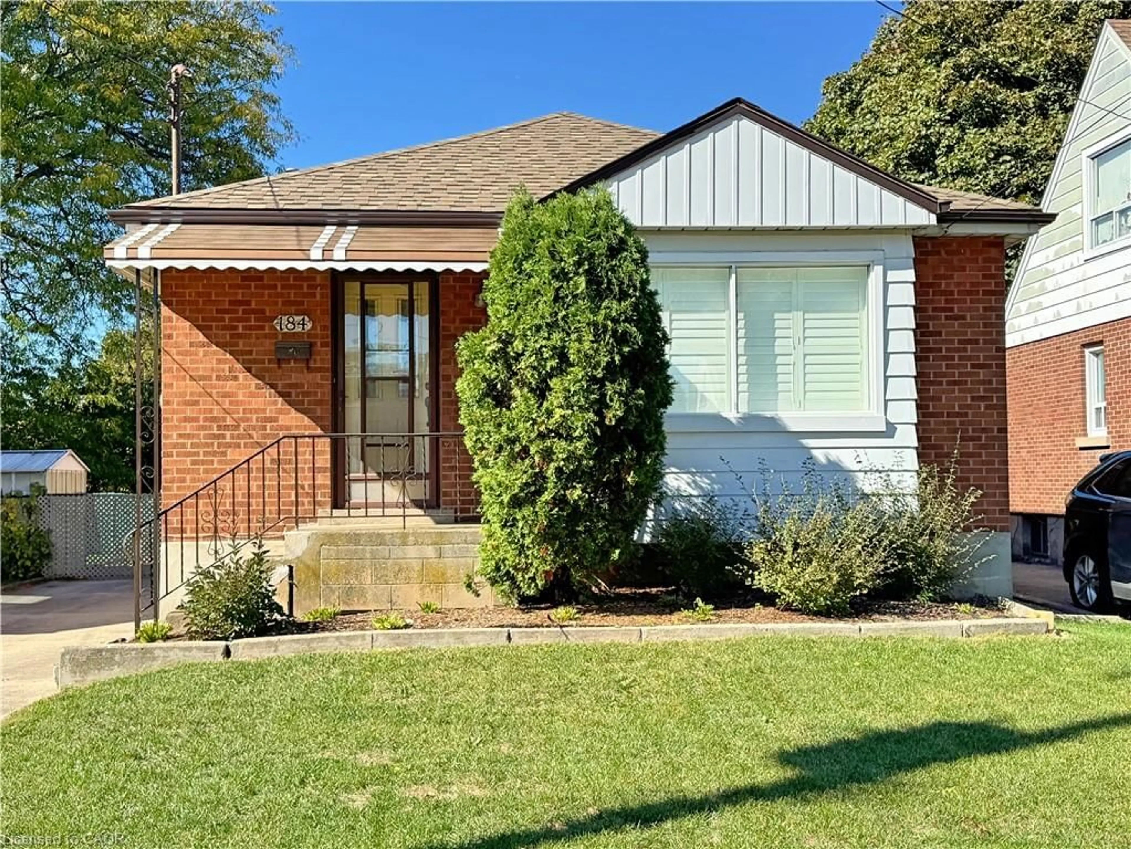 Home with brick exterior material, street for 184 East 35th St, Hamilton Ontario L8V 3Y2