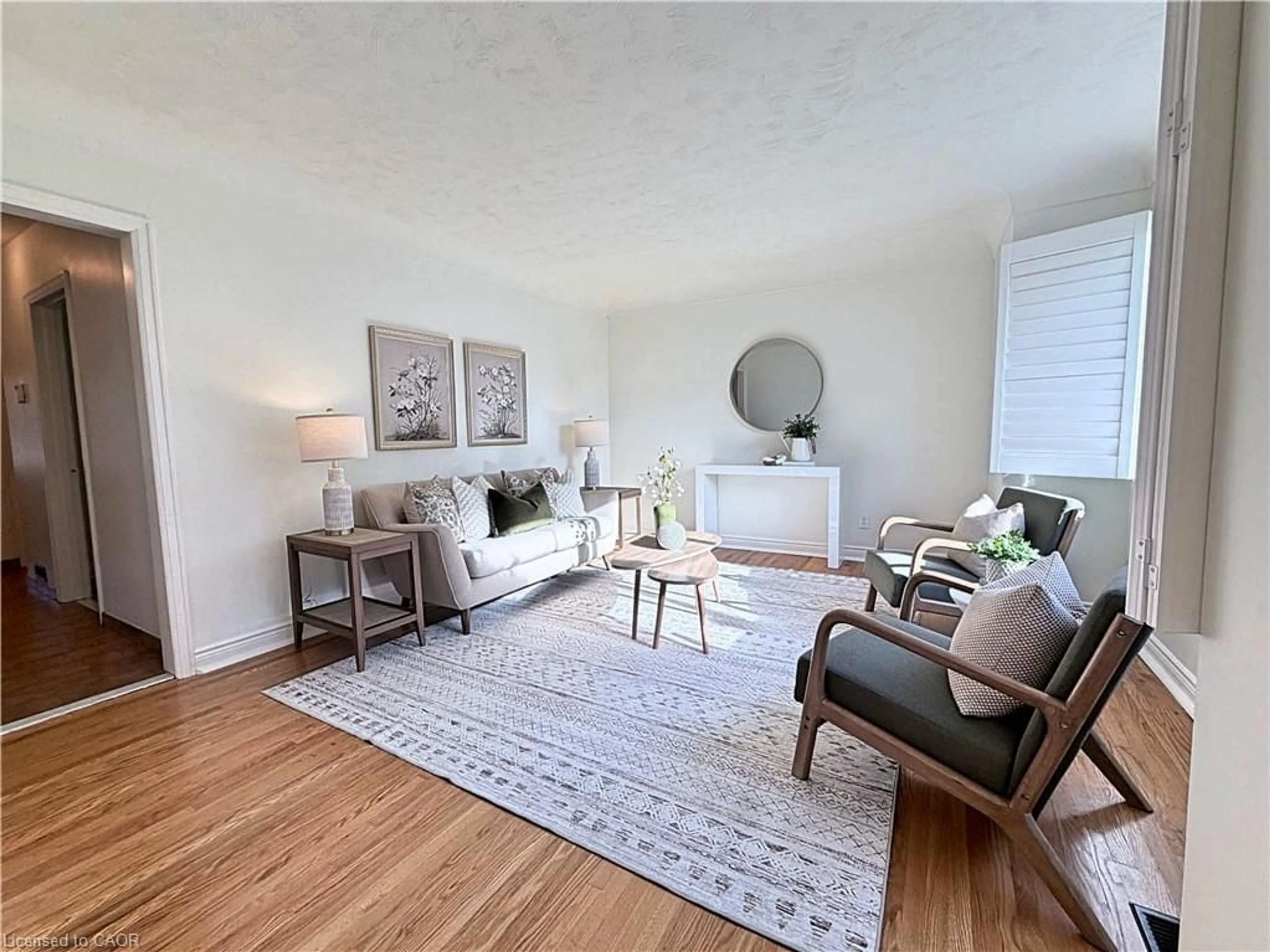 Living room with furniture, unknown for 184 East 35th St, Hamilton Ontario L8V 3Y2