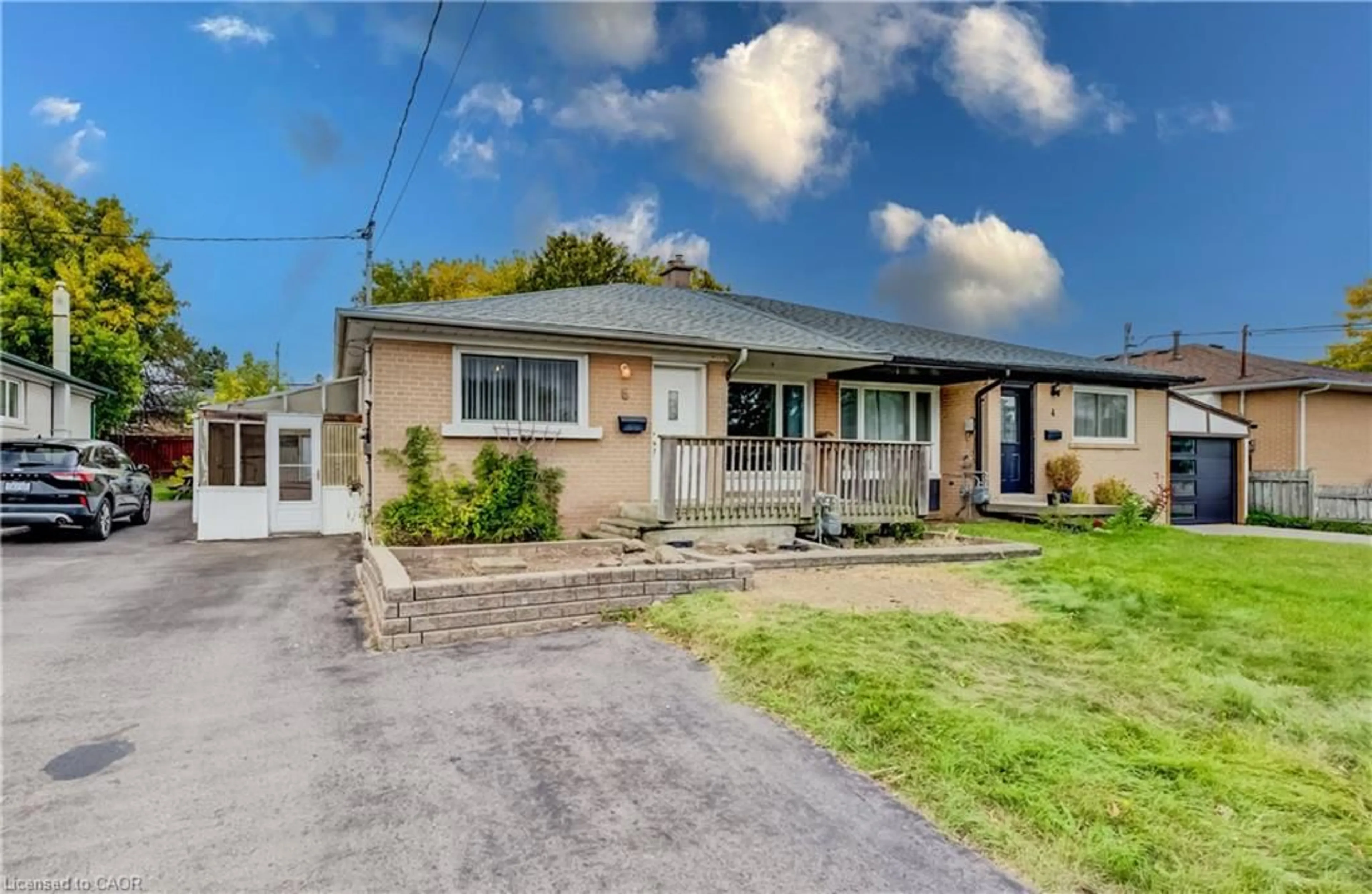 A pic from outside/outdoor area/front of a property/back of a property/a pic from drone, street for 6 Langstone Cres, Halton Ontario L7G 4N3