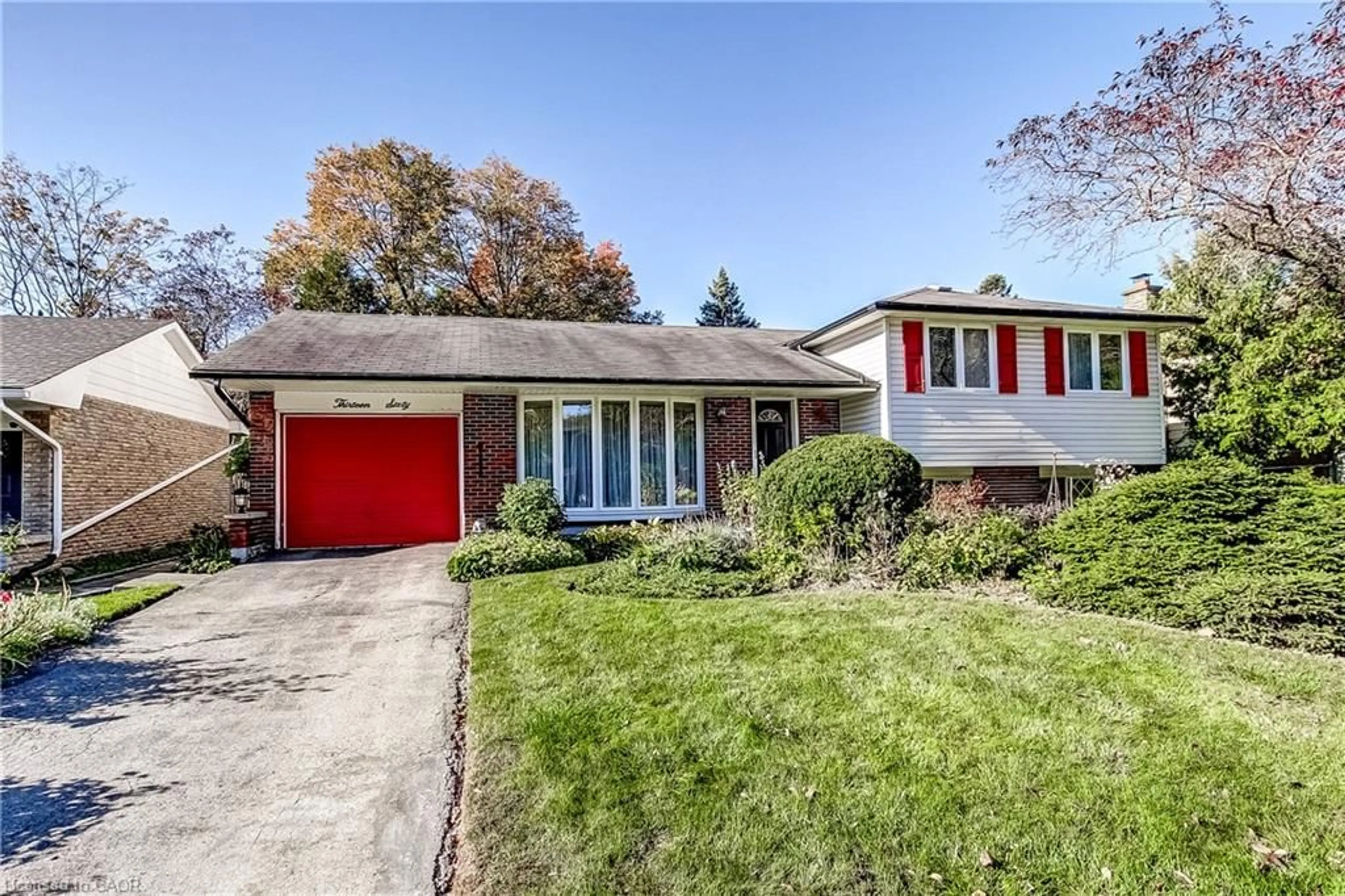 Home with brick exterior material, street for 1360 Majestic Dr, Burlington Ontario L7M 1G3