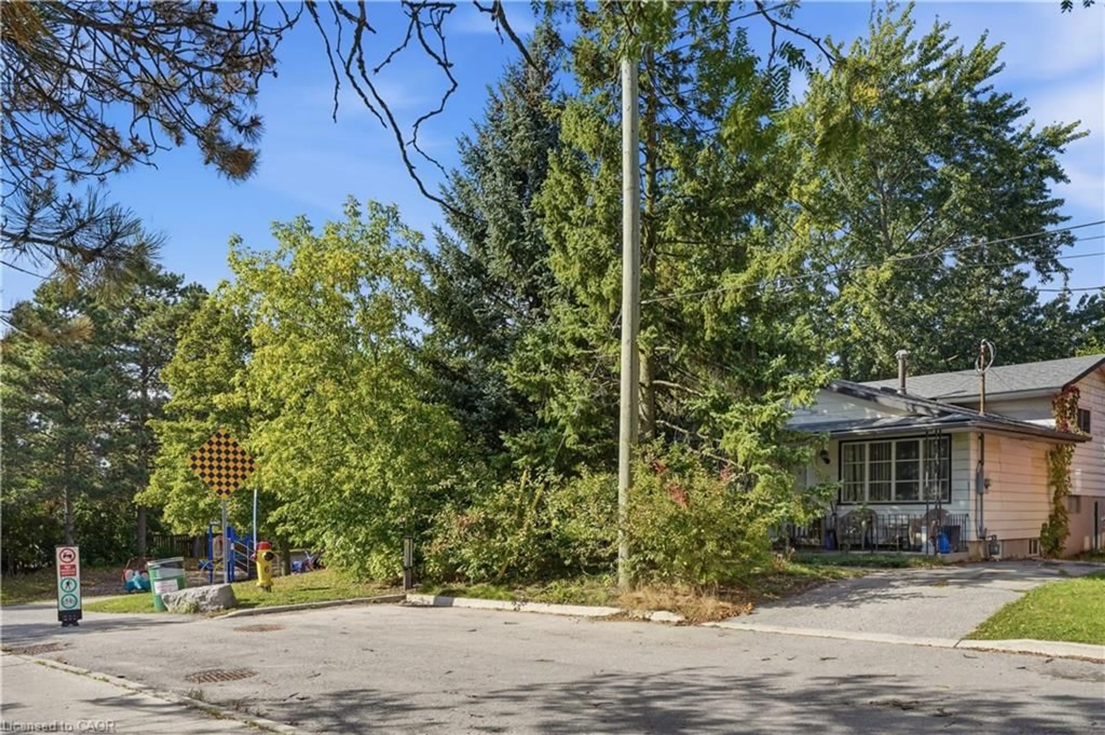 A pic from outside/outdoor area/front of a property/back of a property/a pic from drone, street for 12 Hill St, Kitchener Ontario N2H 5T1