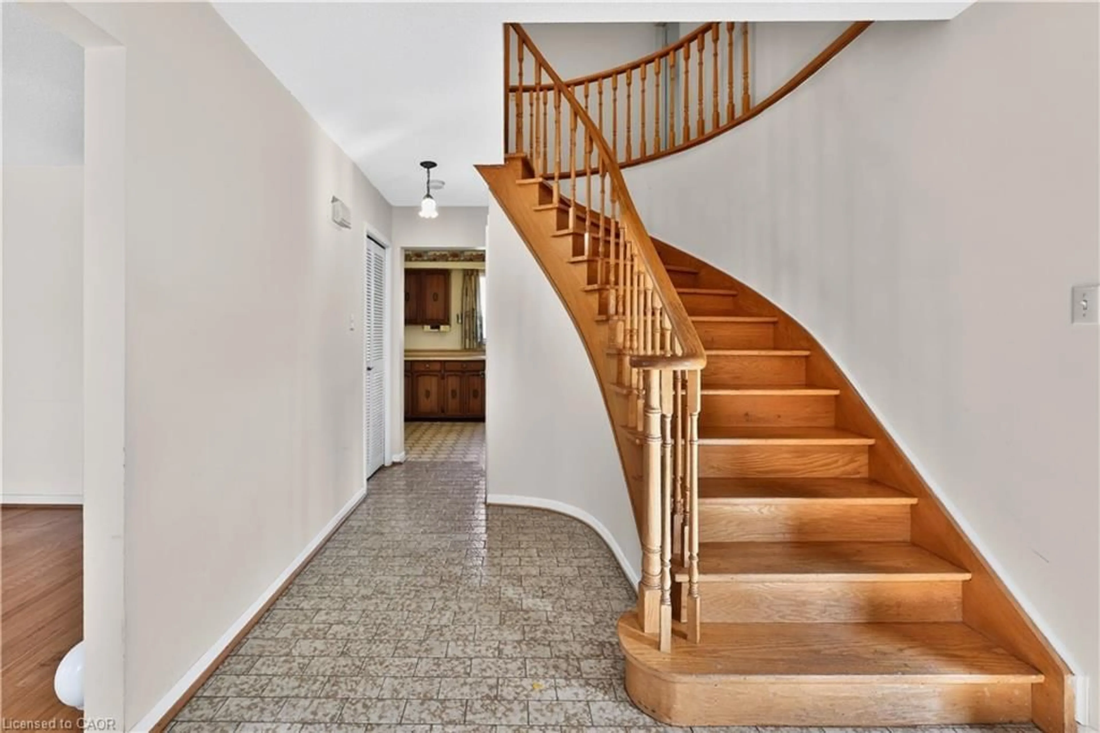 Unknown for 1353 Bunsden Ave, Mississauga Ontario L5H 2B3