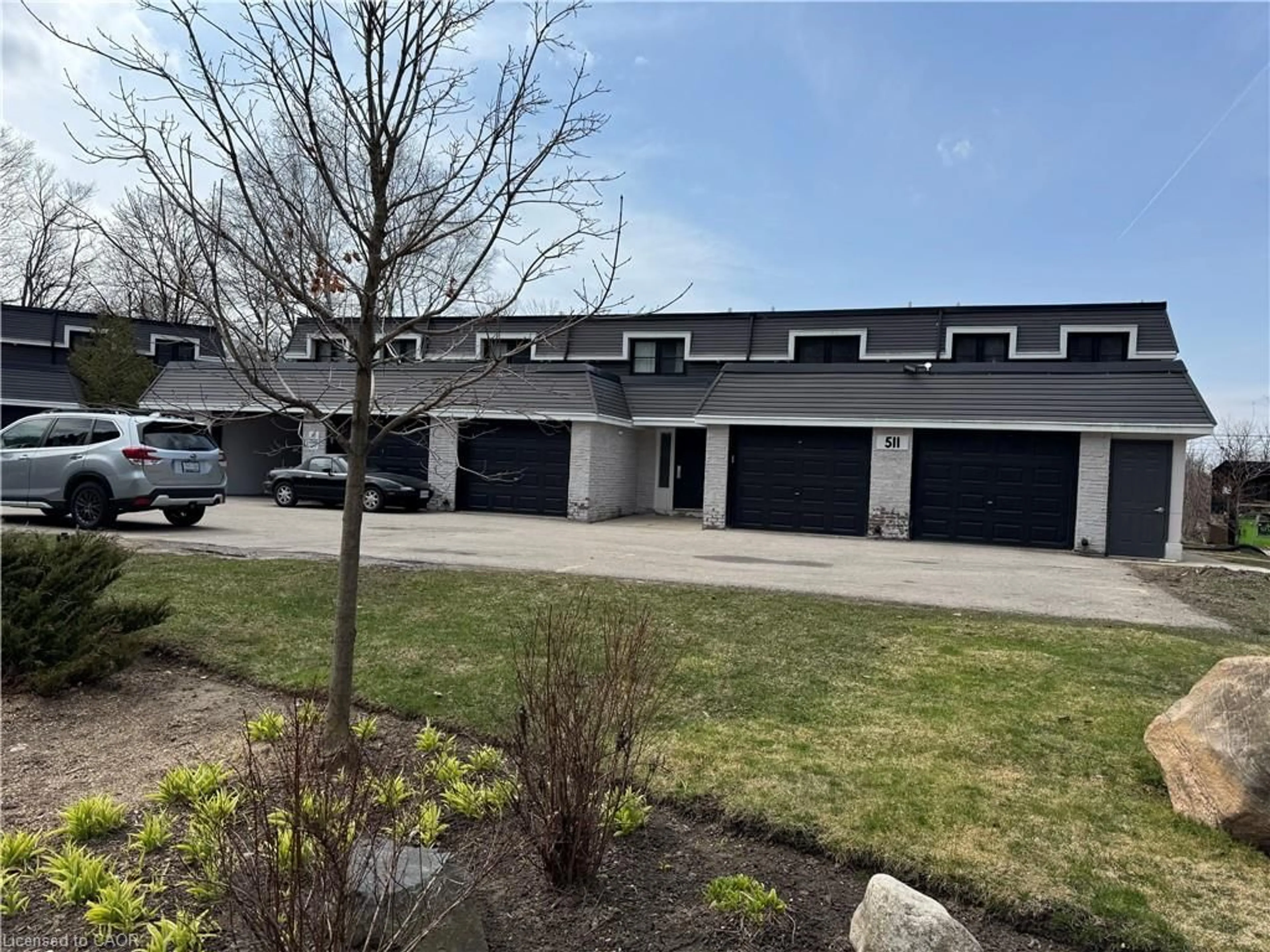 A pic from outside/outdoor area/front of a property/back of a property/a pic from drone, building for 511 Quiet Pl #4, Waterloo Ontario N2J 5L6