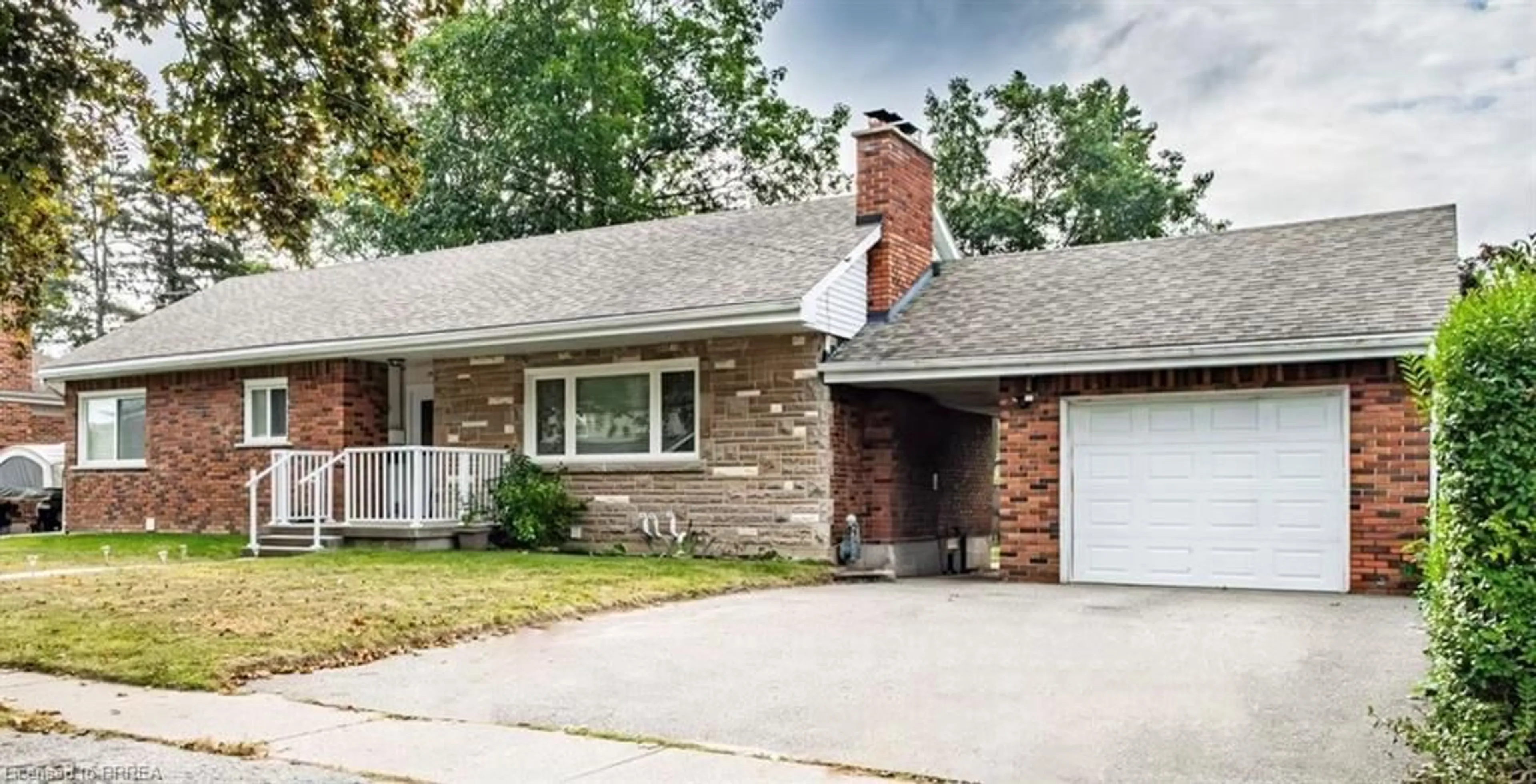 Home with brick exterior material, street for 75 Henderson Ave, Brantford Ontario N3R 4W1