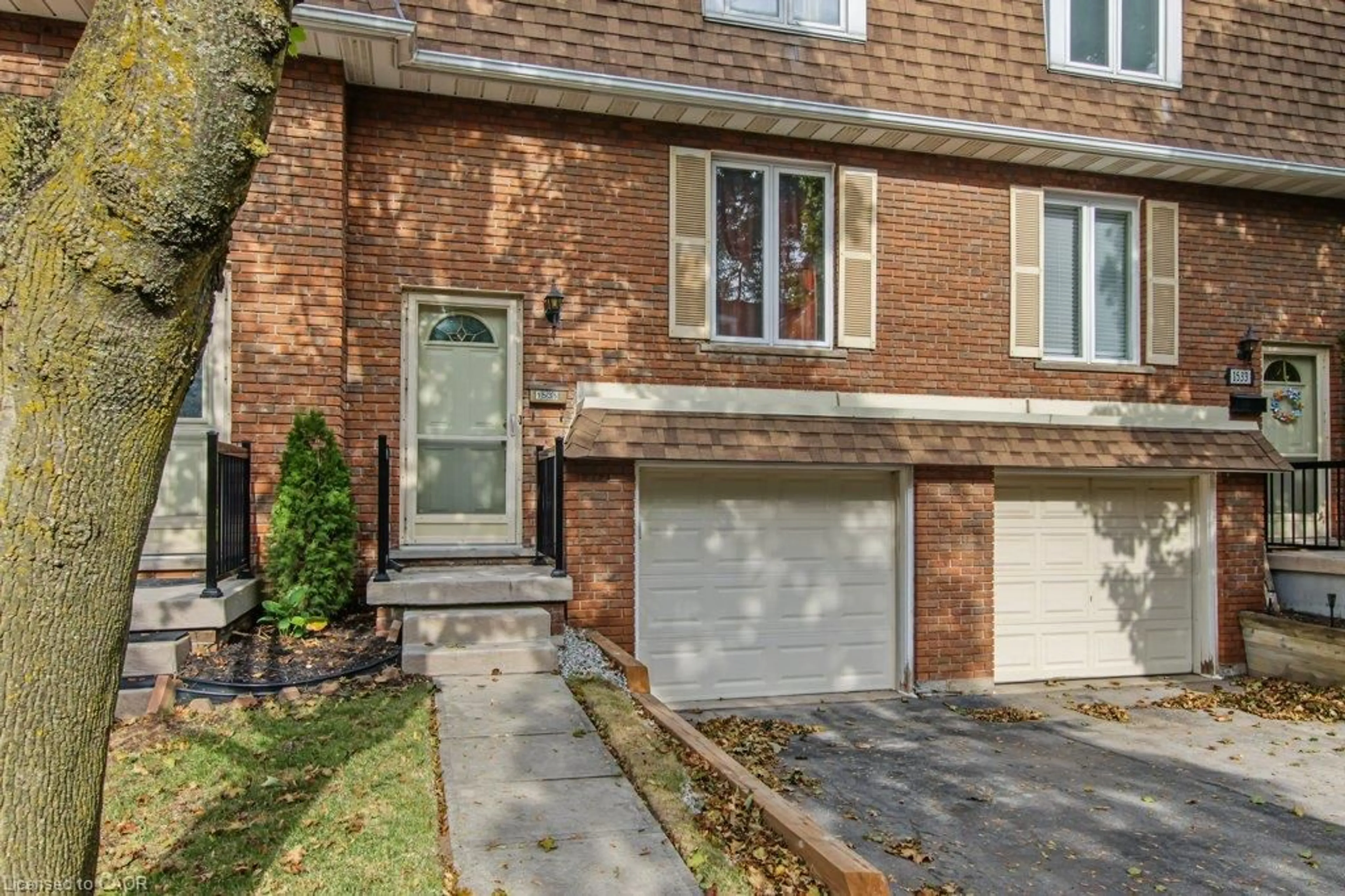 Home with brick exterior material, street for 1535 Westminster Pl, Burlington Ontario L7P 2B4