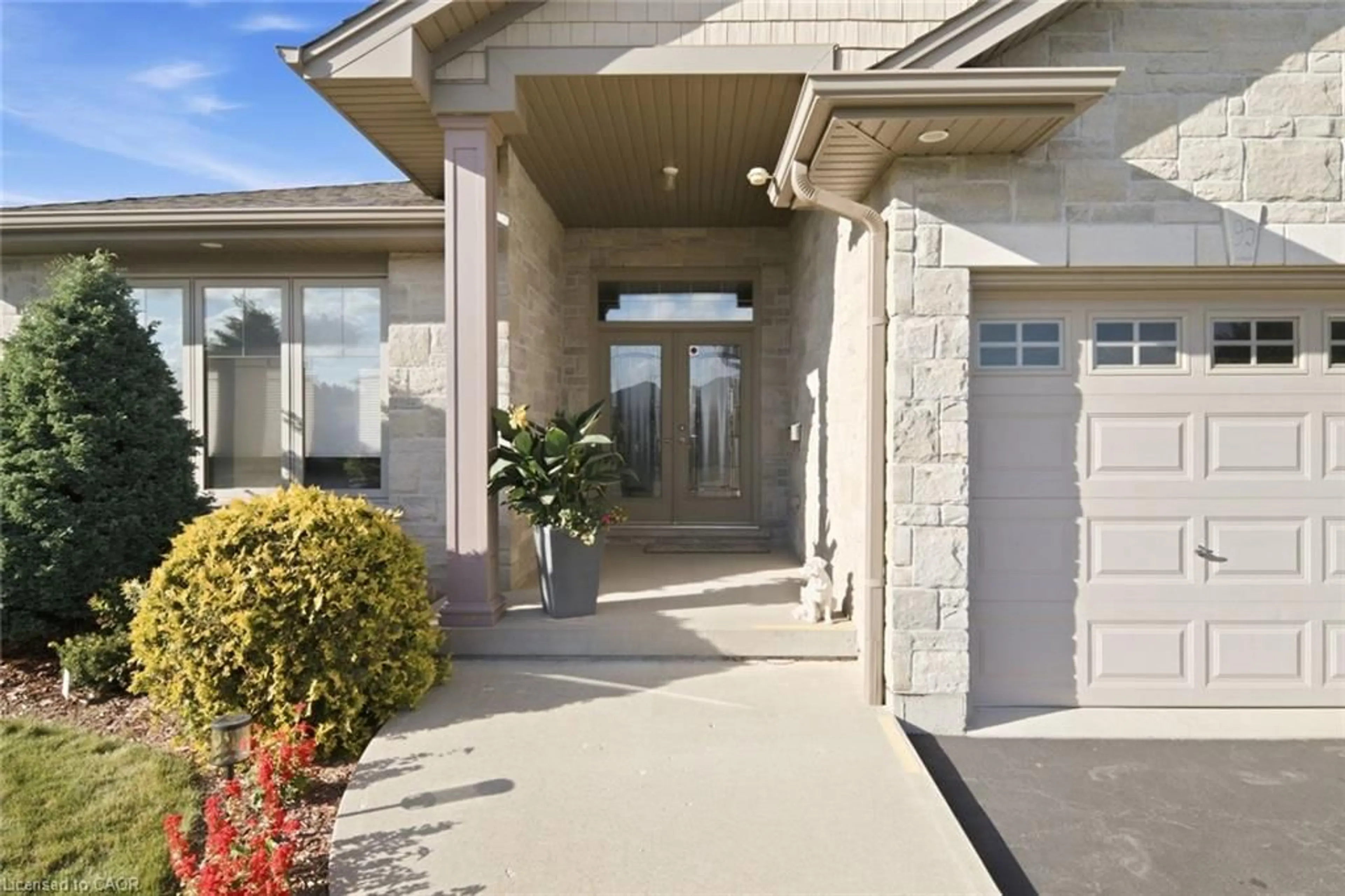 Indoor entryway for 95 Driftwood Dr, Simcoe Ontario N3Y 0A3