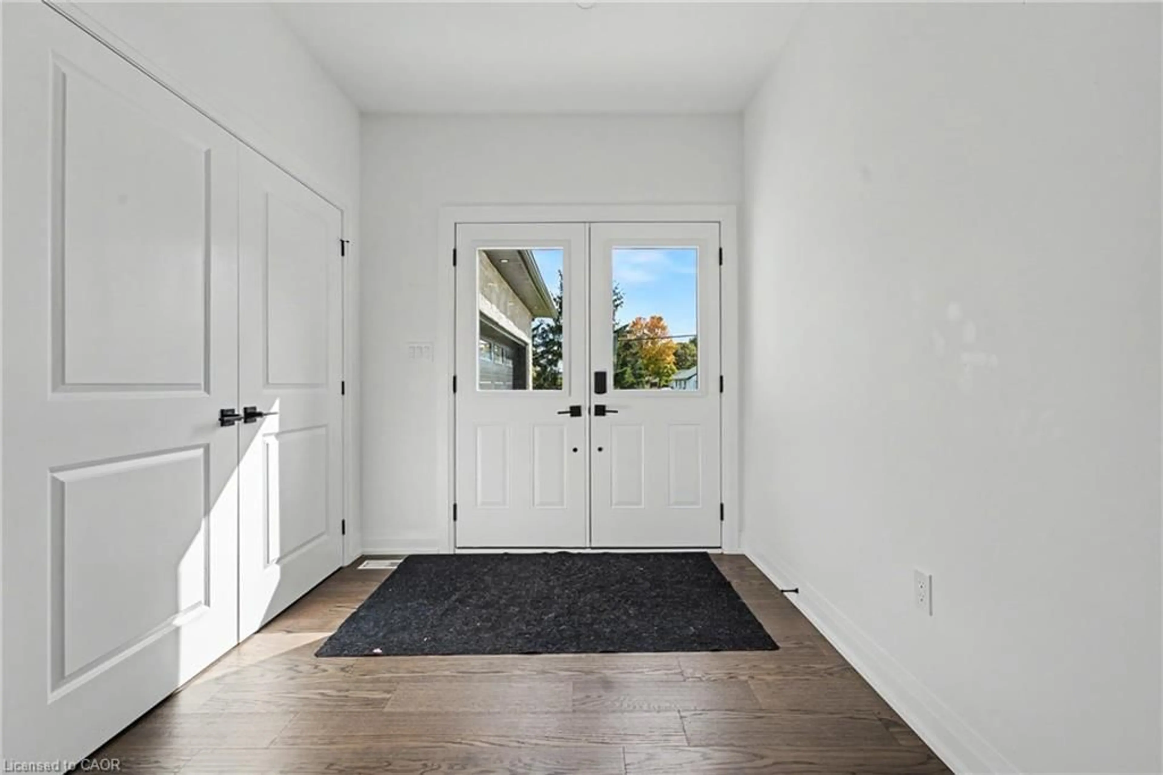 Indoor entryway for 519 Concession 14 Walpole Rd, Hagersville Ontario N0A 1H0