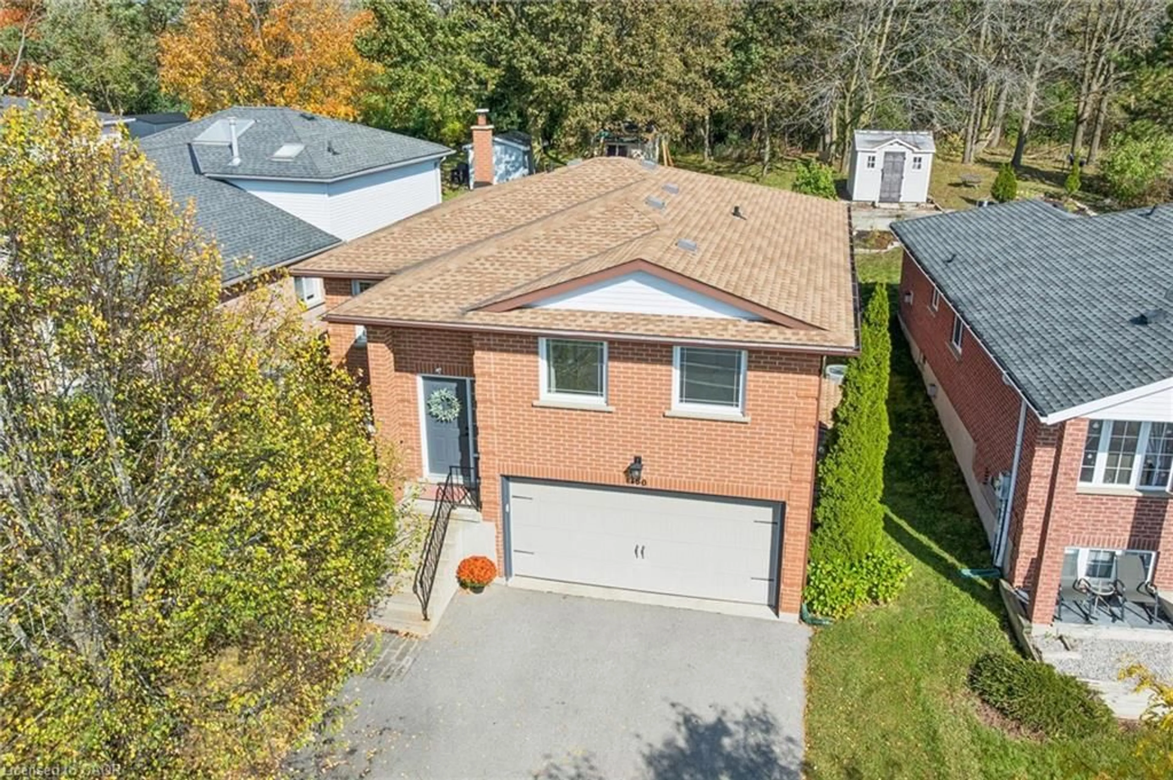 A pic from outside/outdoor area/front of a property/back of a property/a pic from drone, street for 180 Eastforest Trail, Kitchener Ontario N2N 3E7