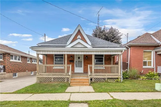 49 Mintern Ave, Brantford 1