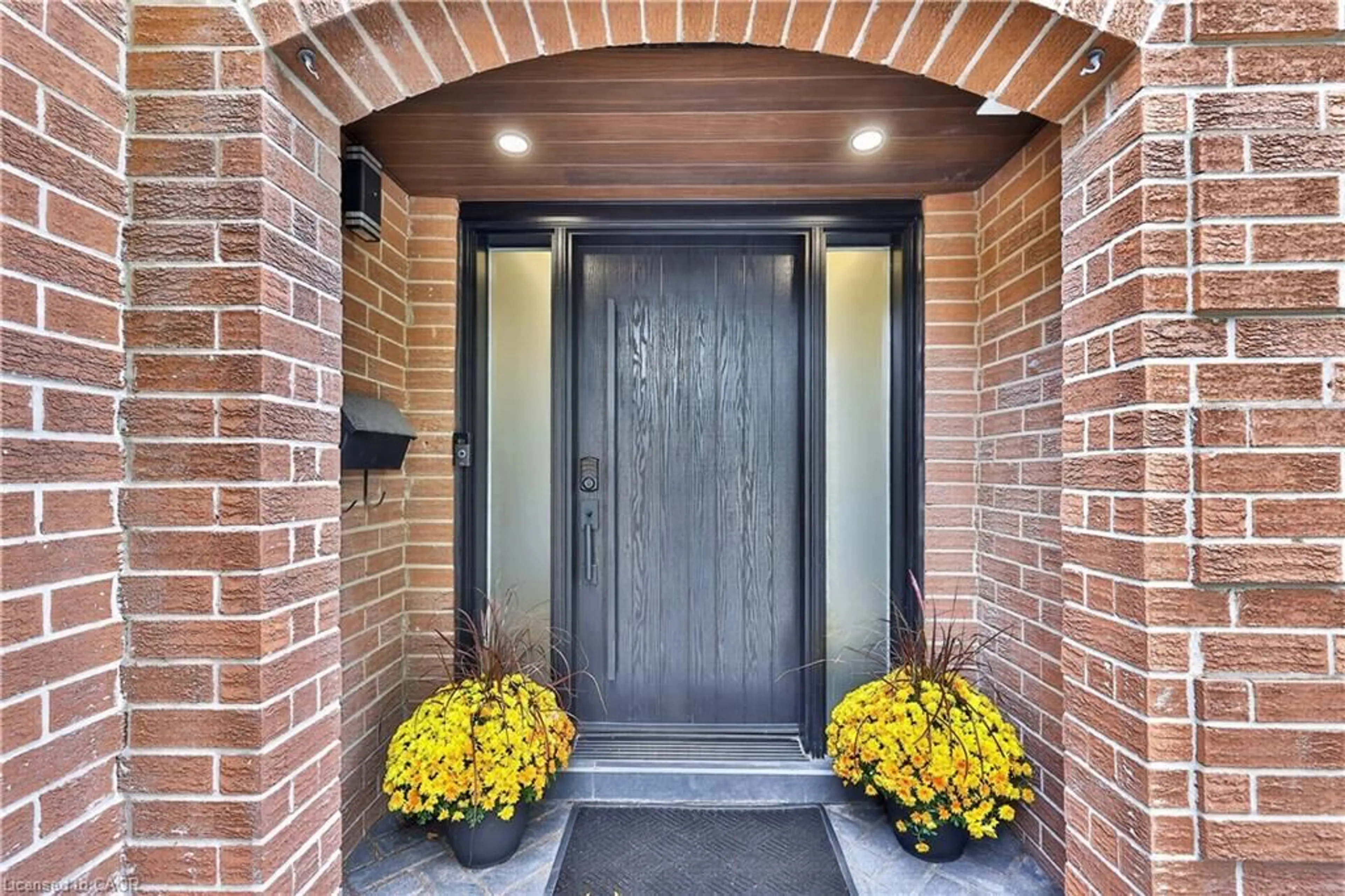 Indoor entryway for 4329 Hartfield Grove, Mississauga Ontario L4W 2Y6