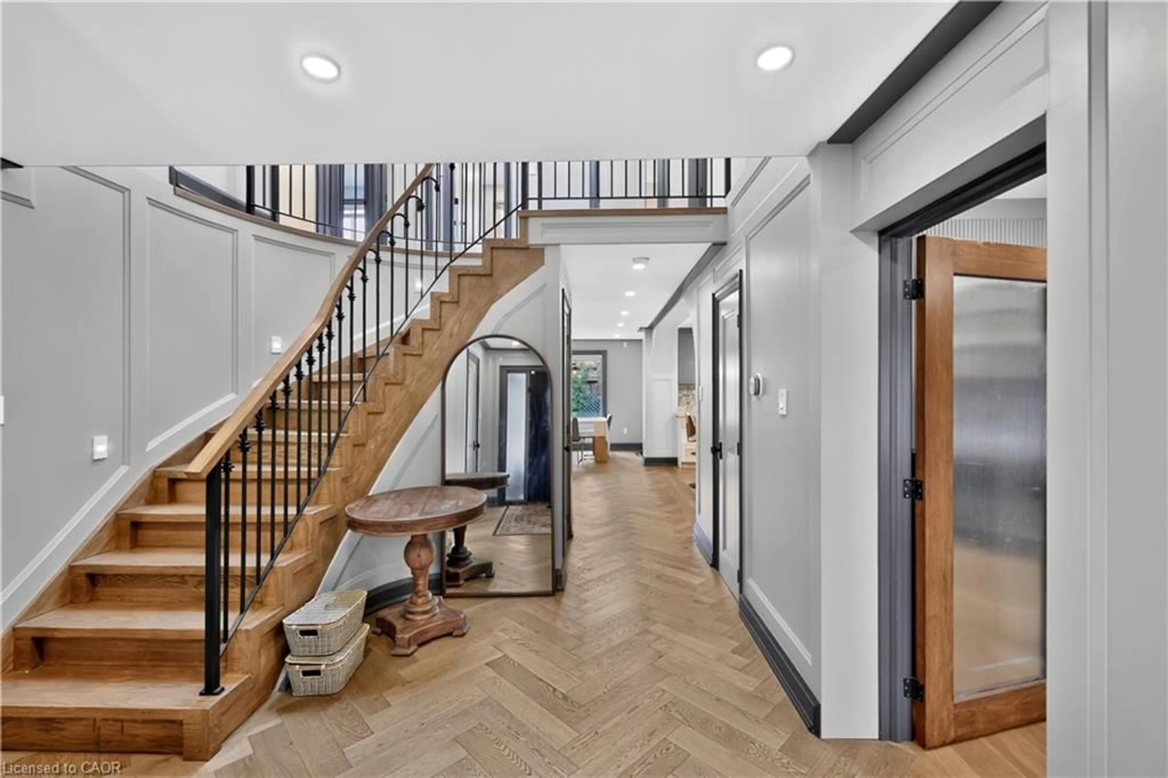 Indoor foyer for 4329 Hartfield Grove, Mississauga Ontario L4W 2Y6