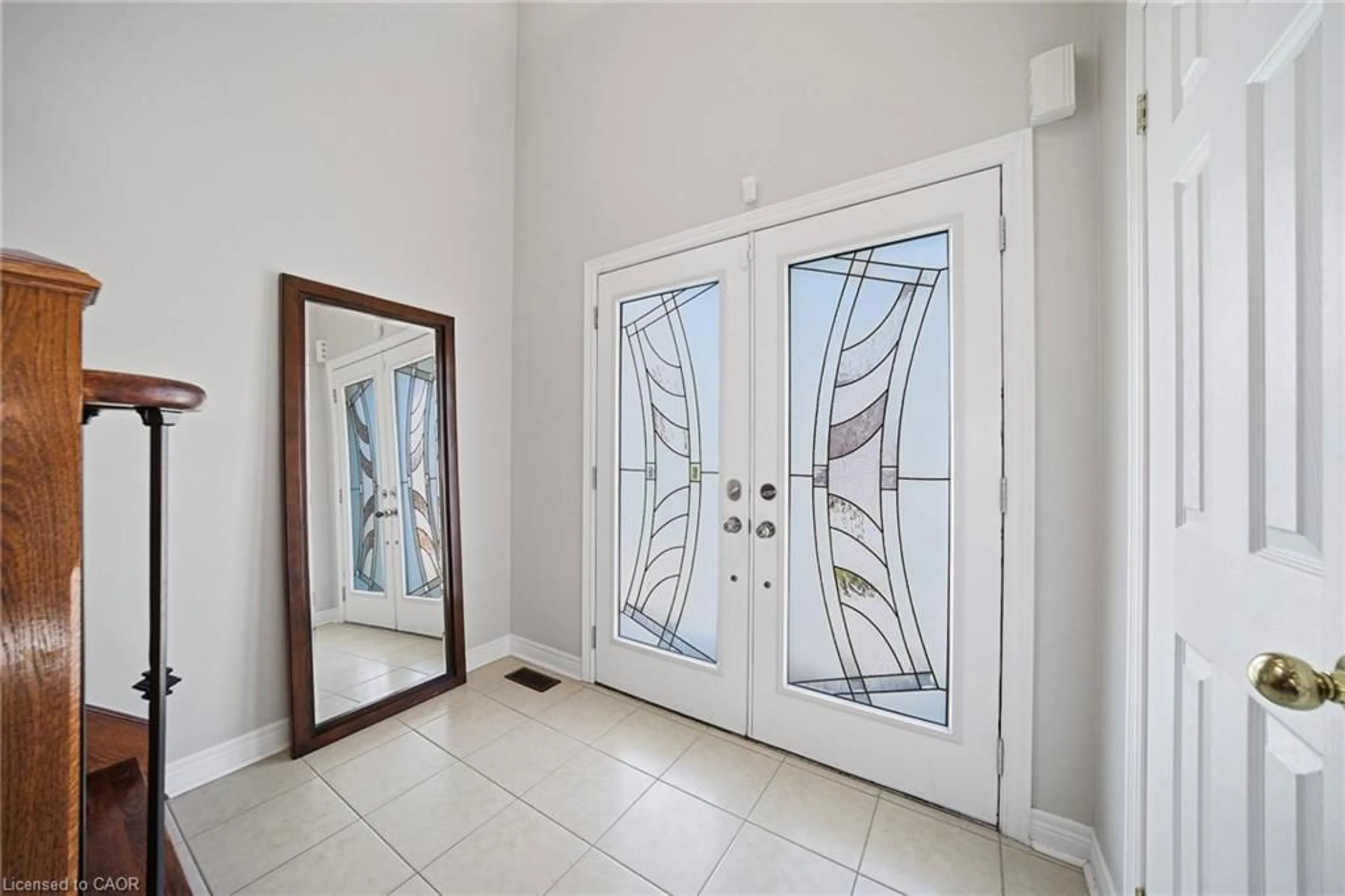 Indoor entryway for 884 Stoutt Cres, Milton Ontario L9T 7R1
