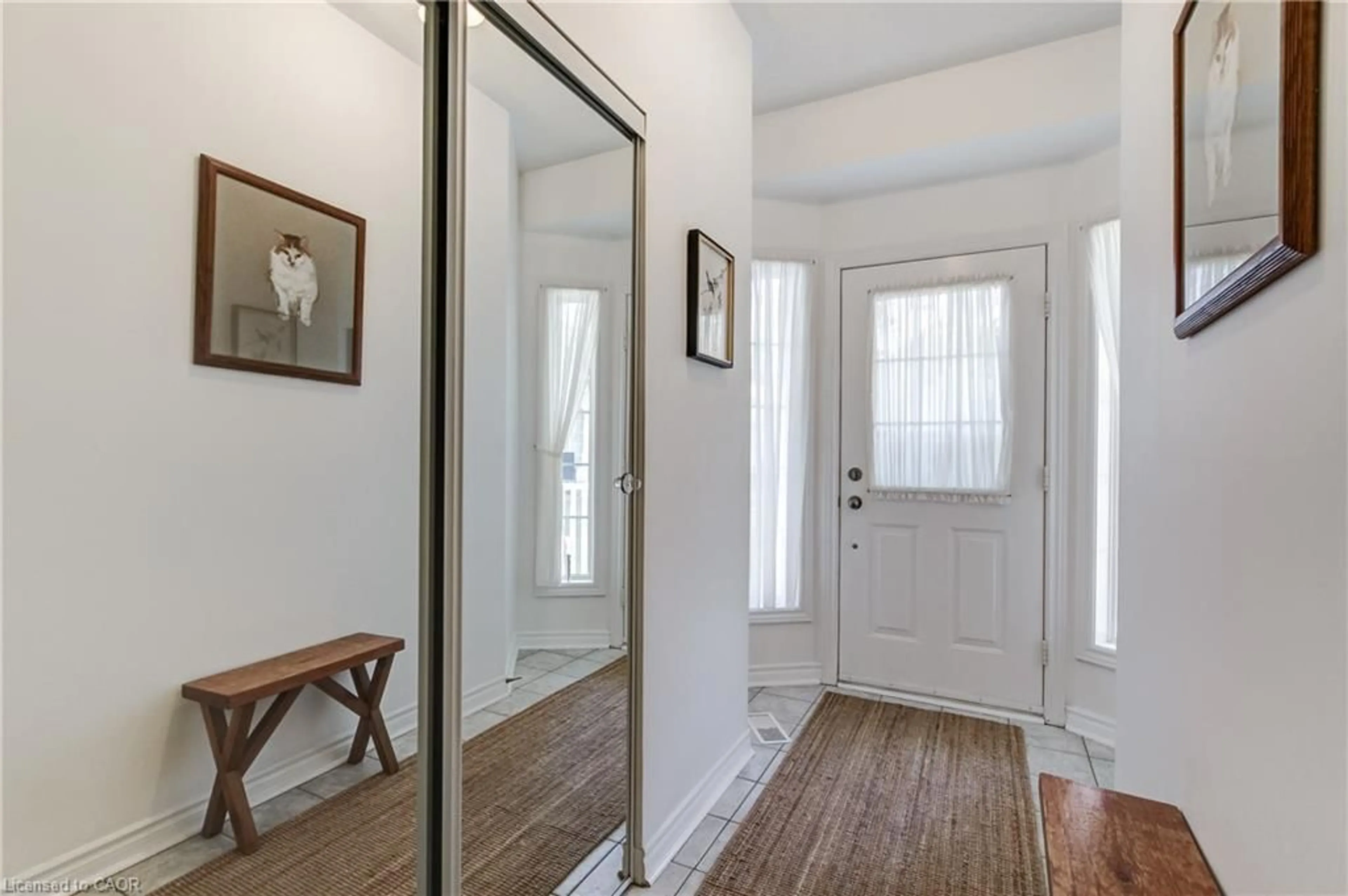 Indoor entryway for 260 Silverbirch Blvd, Mount Hope Ontario L0R 1W0