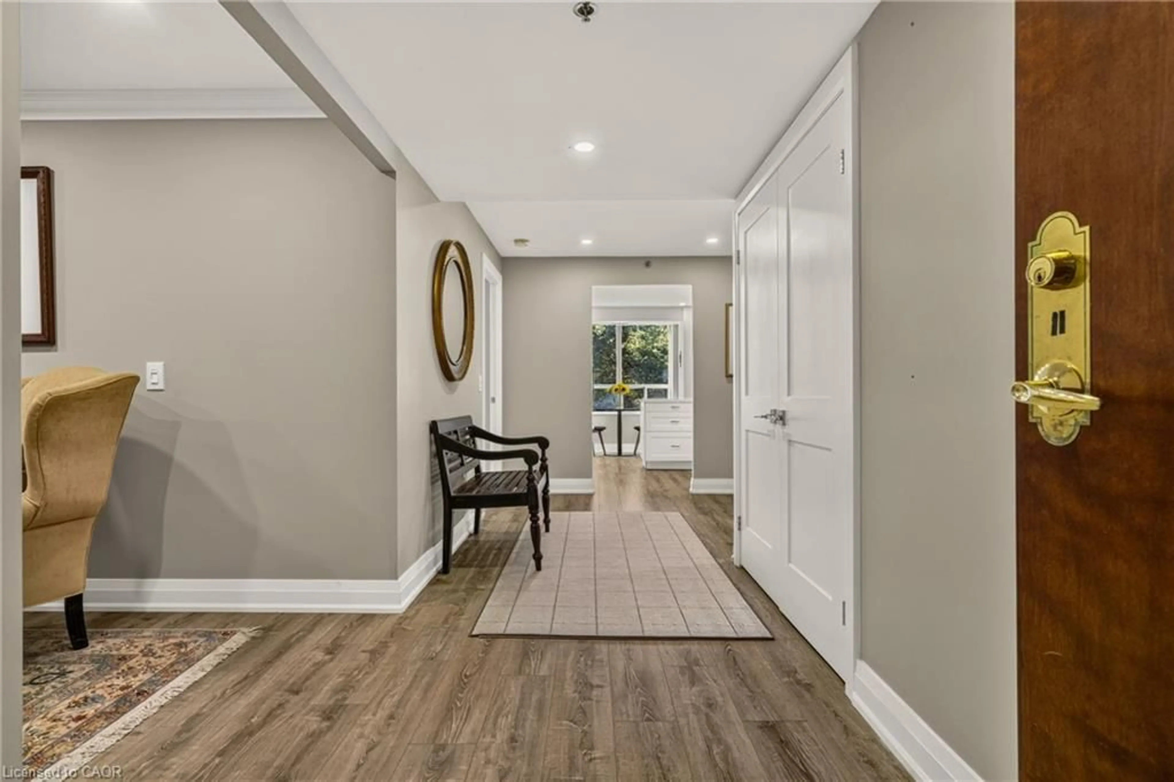 Indoor entryway for 100 Burloak Dr #1303, Burlington Ontario L6L 6P6