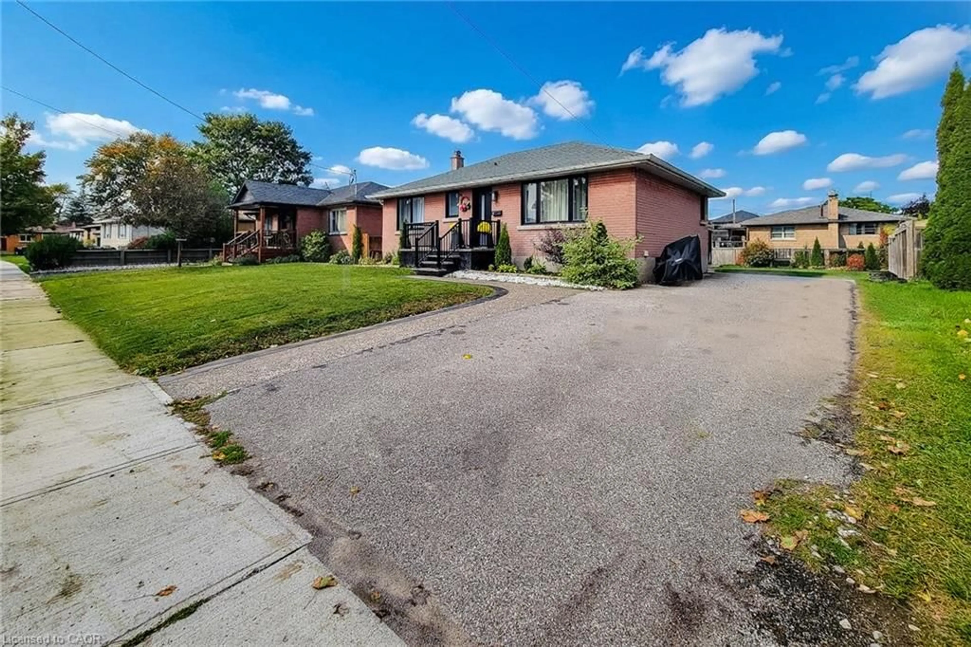 A pic from outside/outdoor area/front of a property/back of a property/a pic from drone, street for 8 Albemarle St, Brantford Ontario N3S 4N2