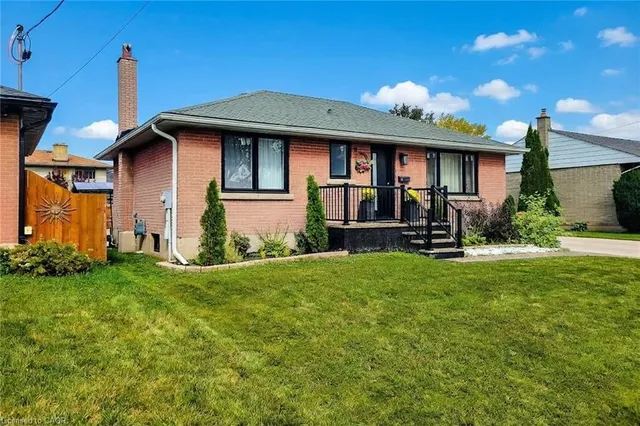8 Albemarle St, Brantford 3