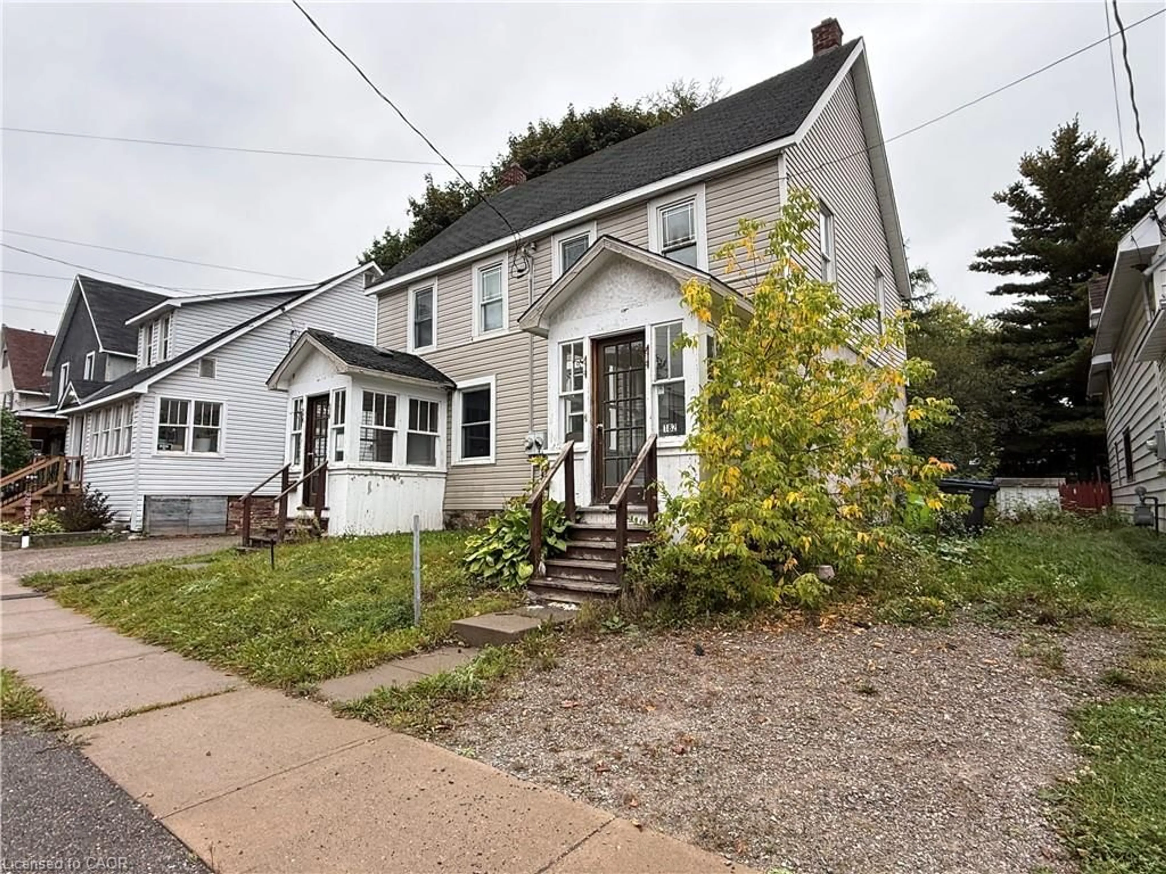 Home with vinyl exterior material, street for 182 Woodward Ave, Sault Ste. Marie Ontario P6A 3T7