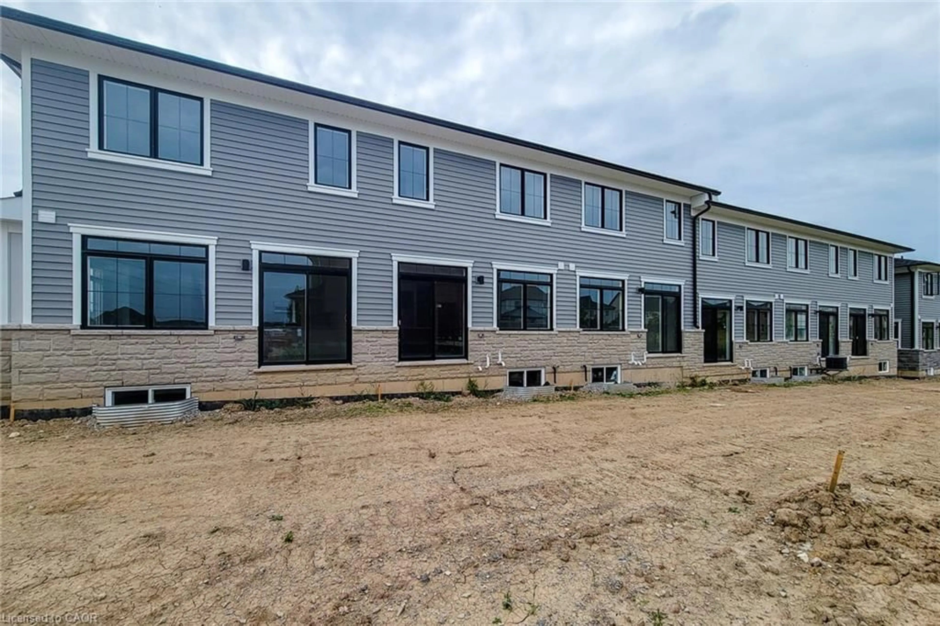 Unknown for 4 Elite Cres, Caledonia Ontario N3W 0L1