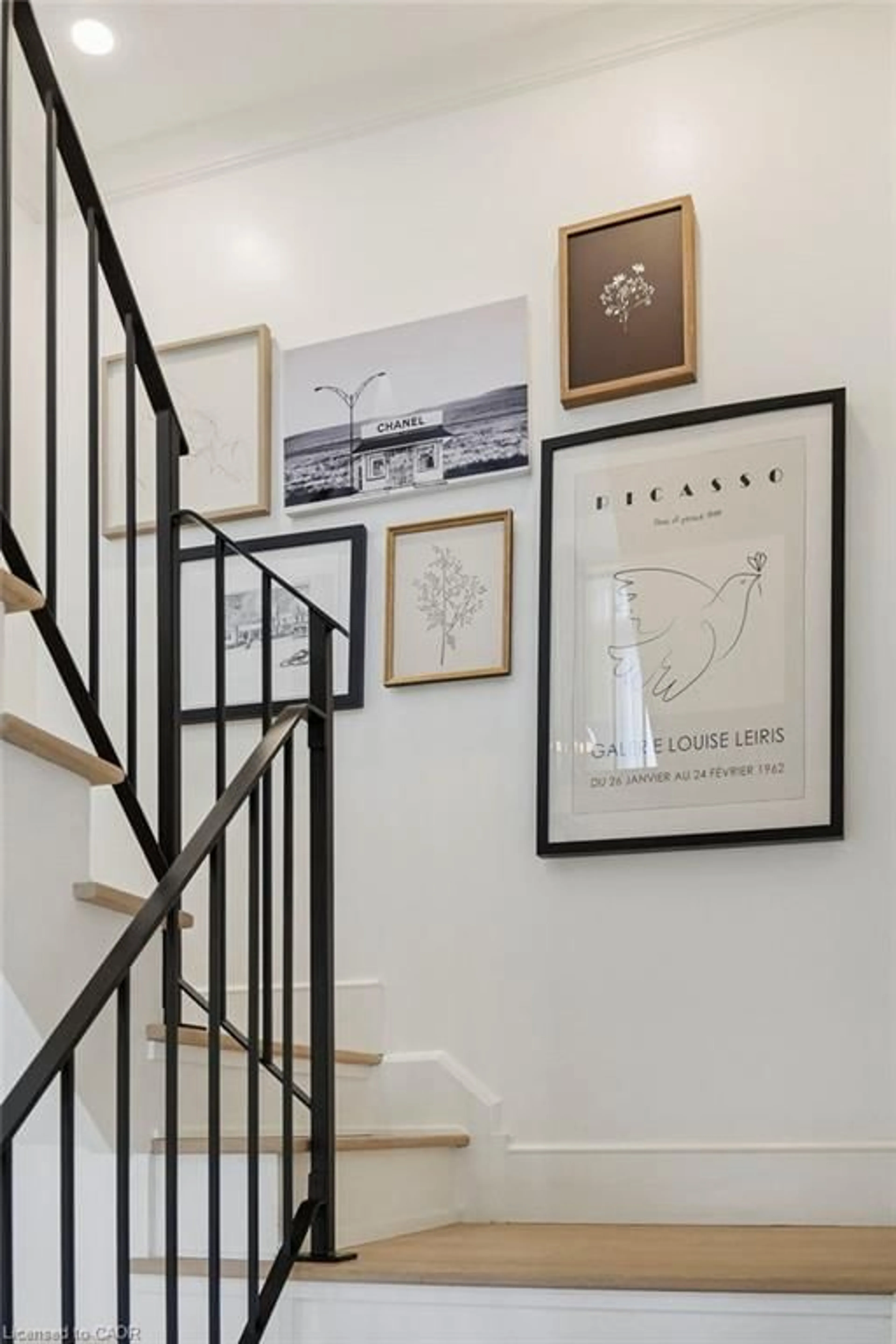 Stairs for 305 Randall St, Oakville Ontario L6J 7Z1