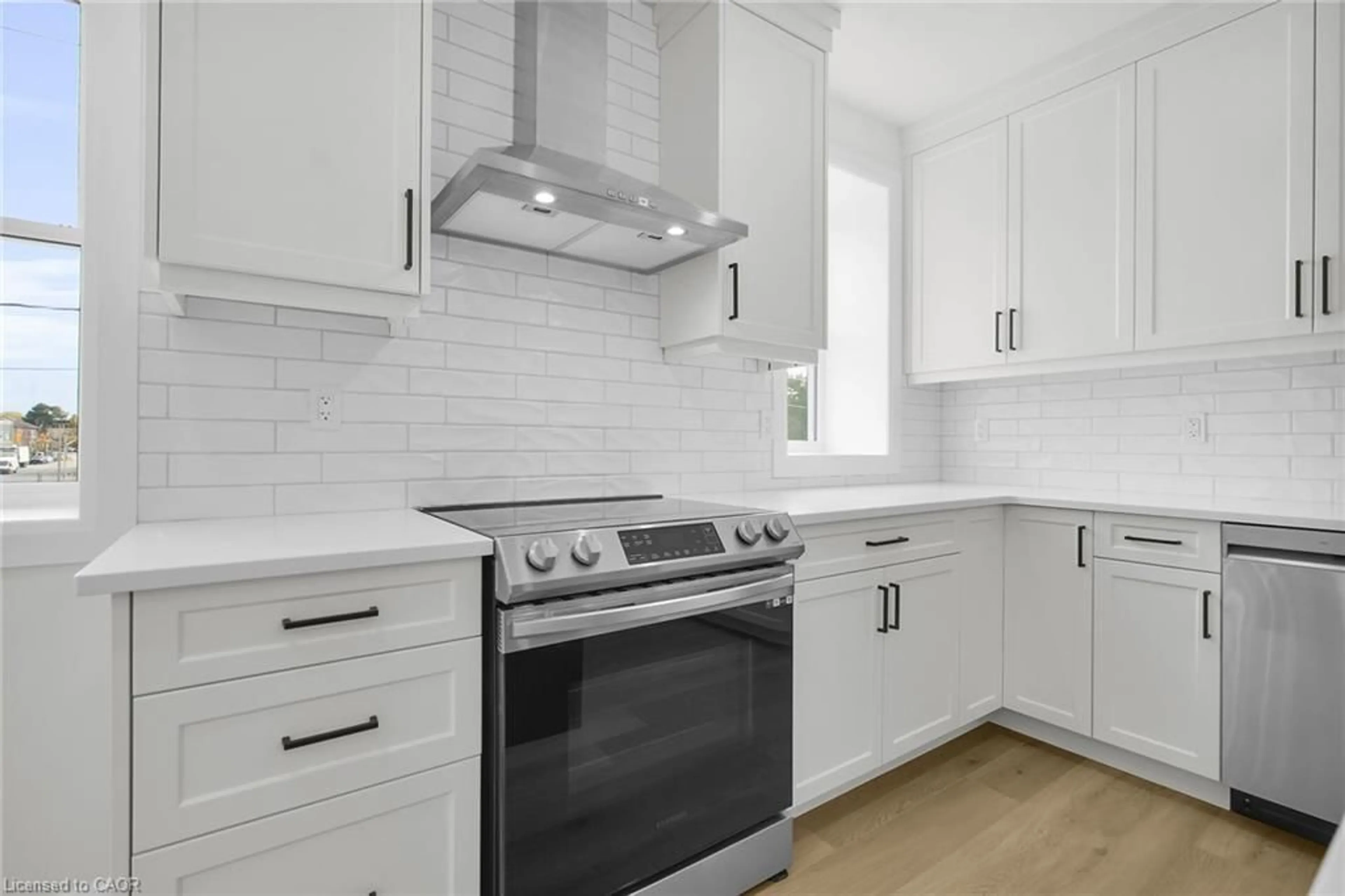 Standard kitchen, unknown for 74A Church St #3, Stratford Ontario N5A 1B3