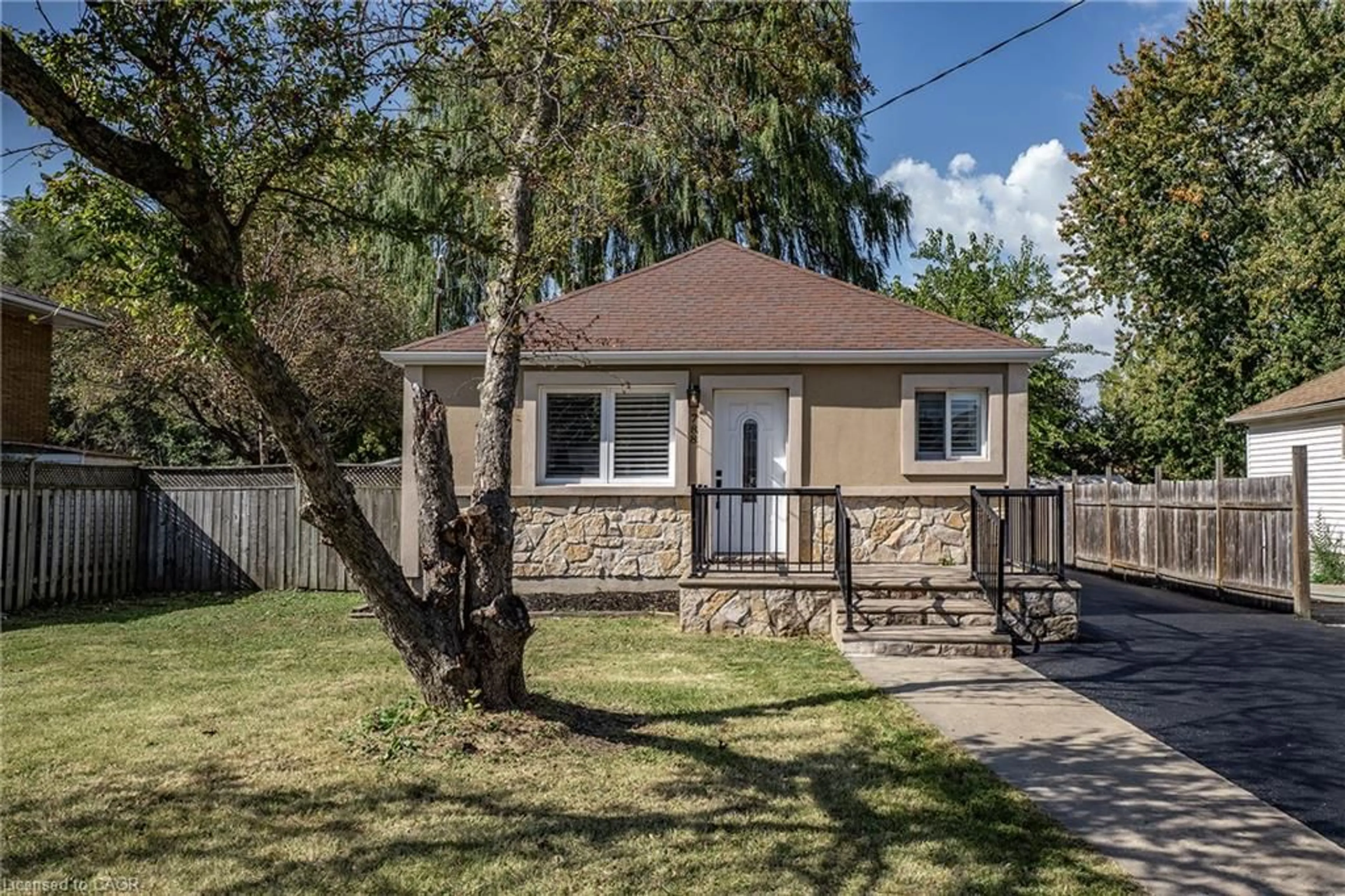 Unknown for 788 Upper Gage Ave, Hamilton Ontario L8V 4K4