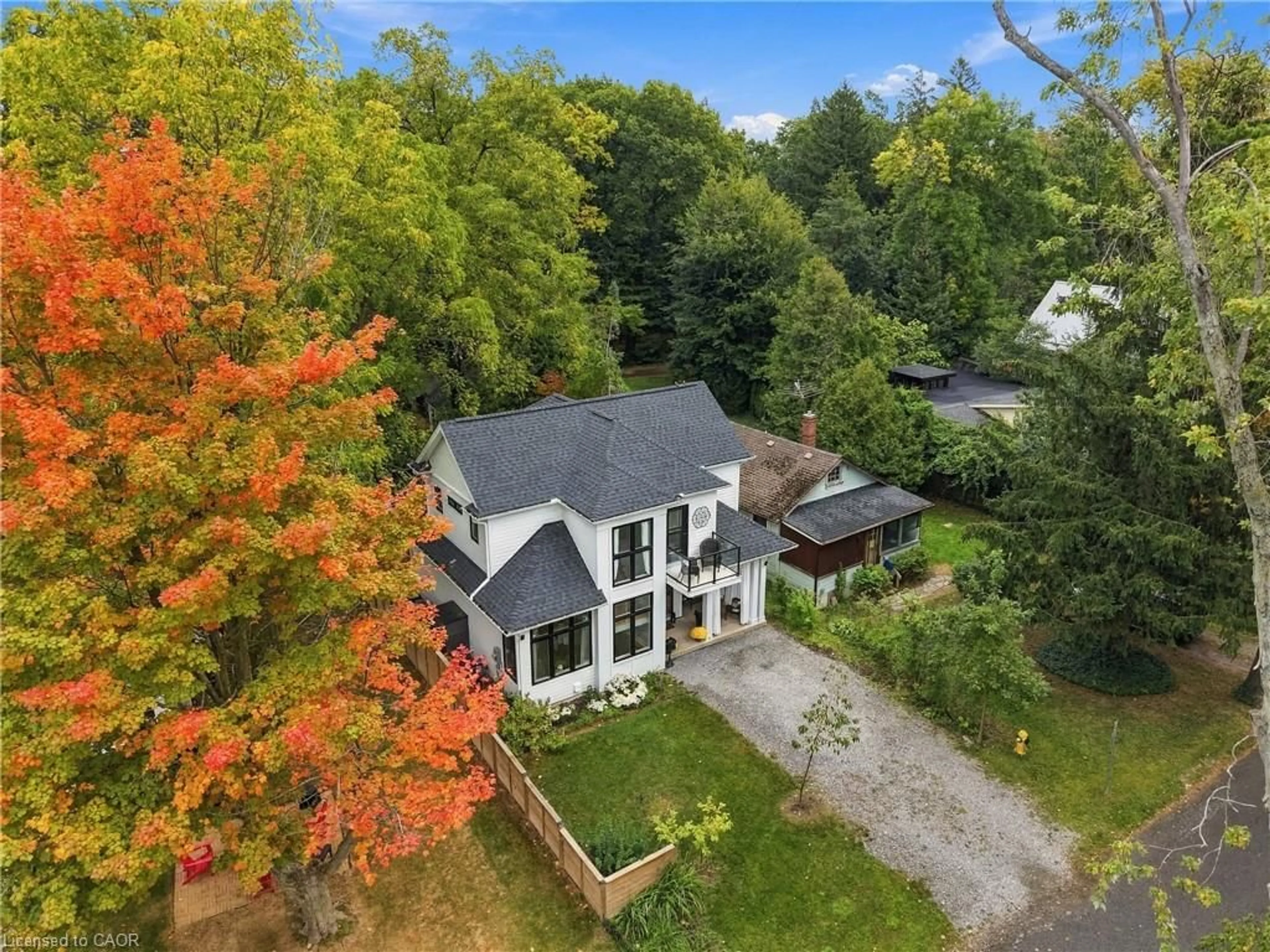 A pic from outside/outdoor area/front of a property/back of a property/a pic from drone, unknown for 11 Wilberforce Ave, Niagara-on-the-Lake Ontario L0S 1J0