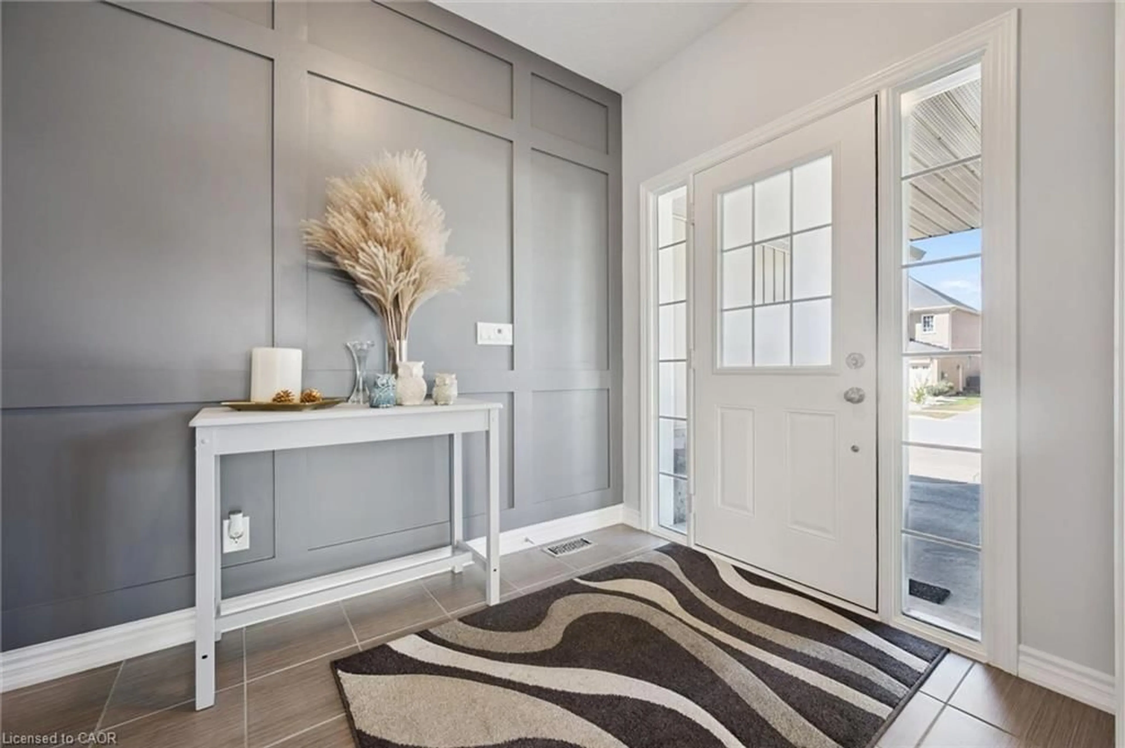 Indoor entryway for 106 Ryan St, Fergus Ontario N1M 0E4