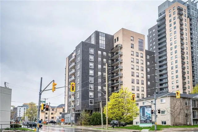 8 Hickory St #404, Waterloo 1