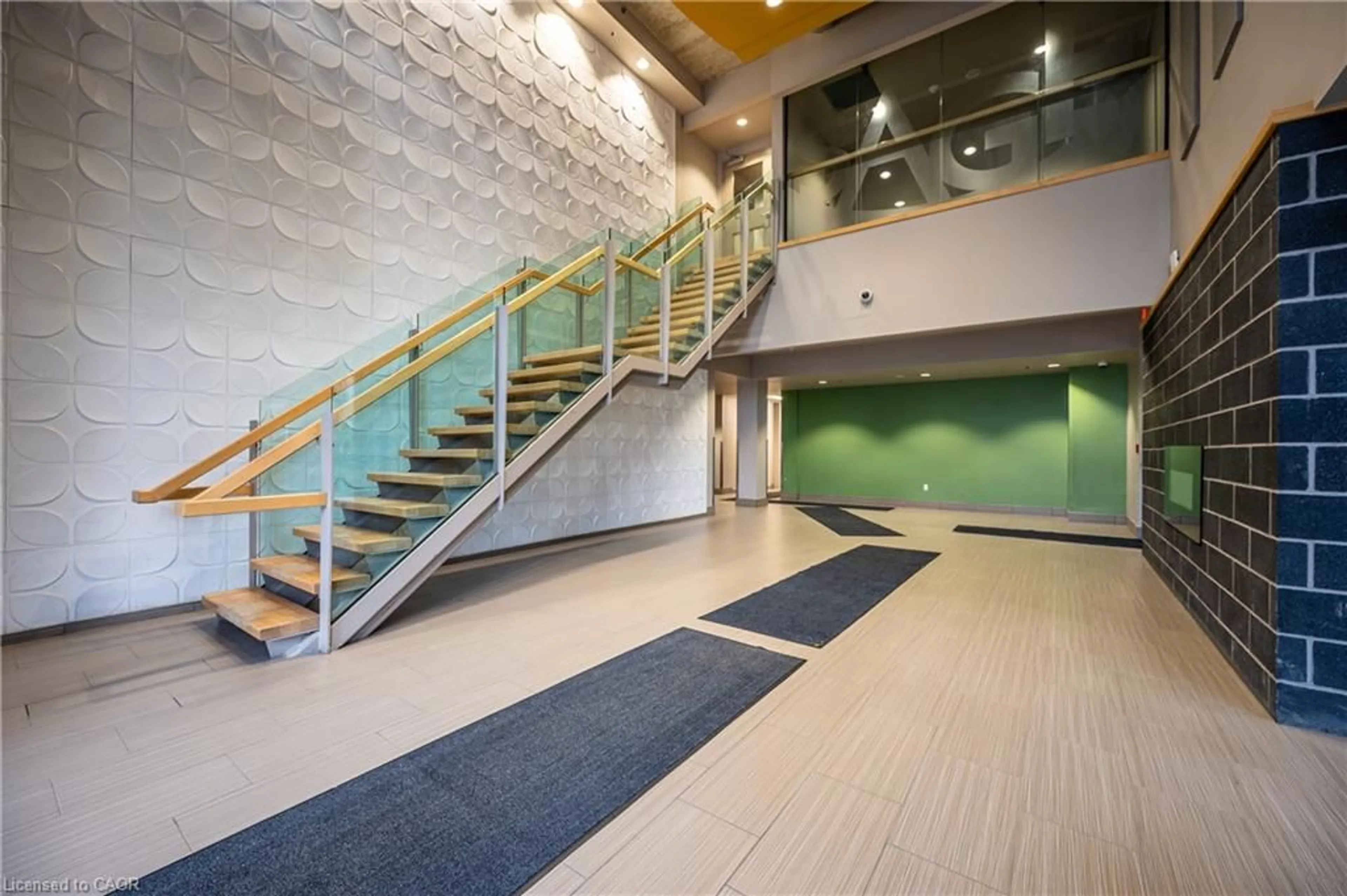 Indoor foyer for 8 Hickory St #404, Waterloo Ontario N2L 3H6