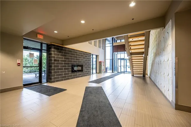 8 Hickory St #404, Waterloo 5