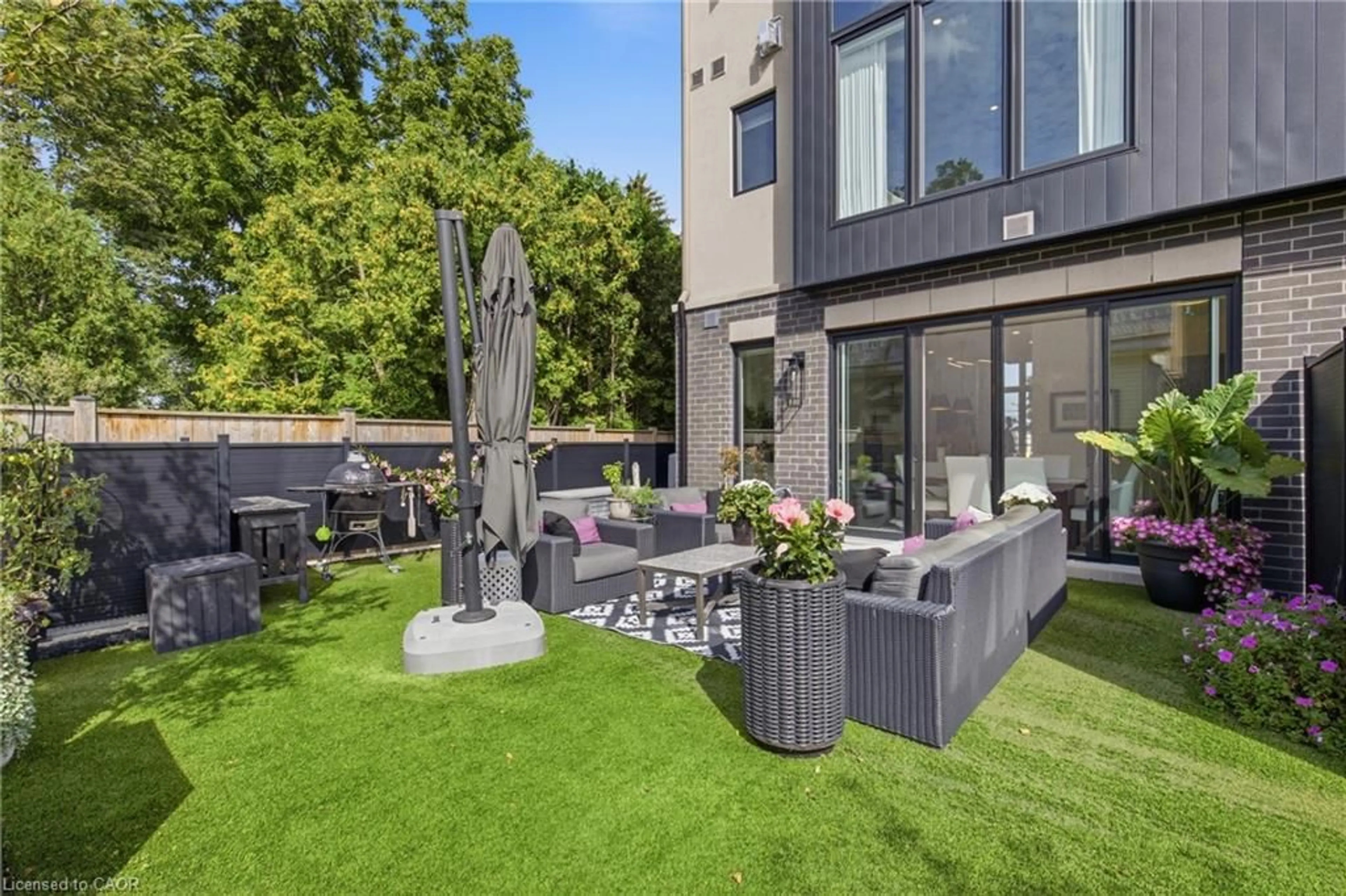 Patio, street for 1397 York Rd #1, Niagara-on-the-Lake Ontario L0S 1J1