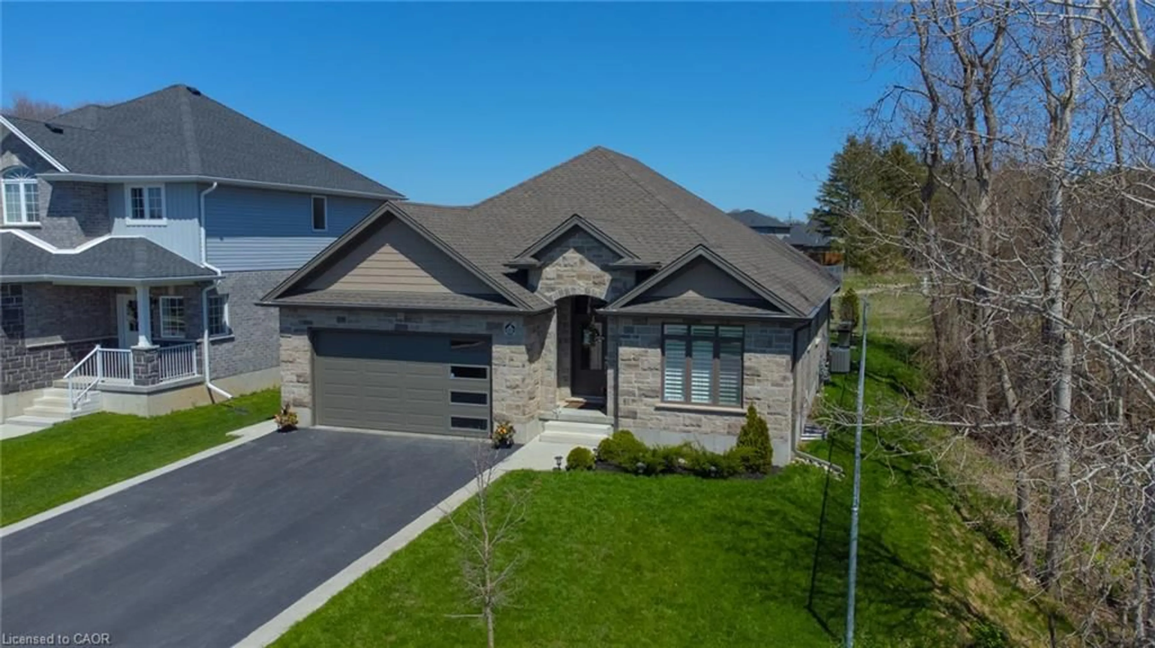 A pic from outside/outdoor area/front of a property/back of a property/a pic from drone, street for 113 Halliday Dr, Tavistock Ontario N0B 2R0